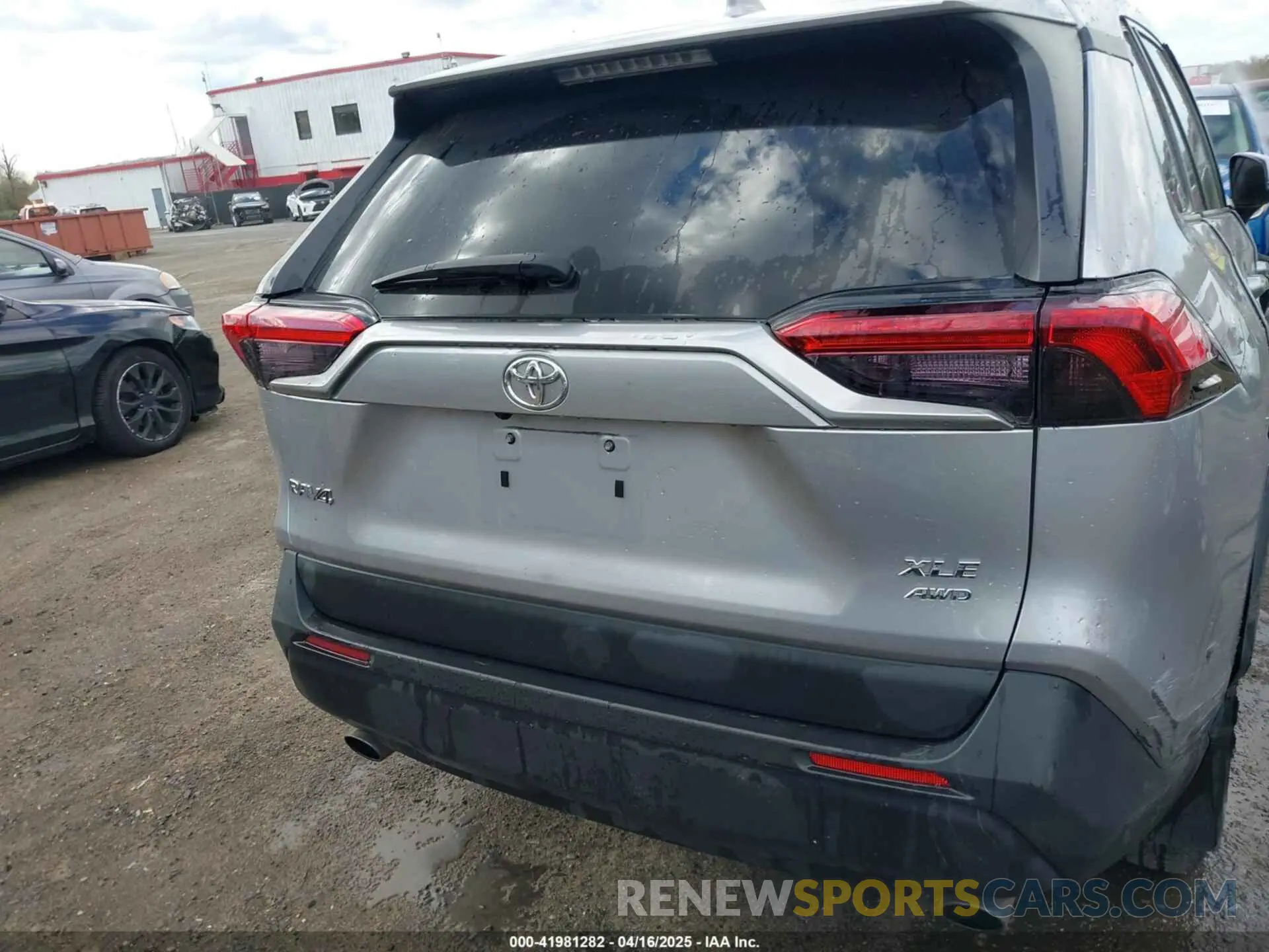 17 Photograph of a damaged car 2T3P1RFV2NC316877 TOYOTA RAV4 2022