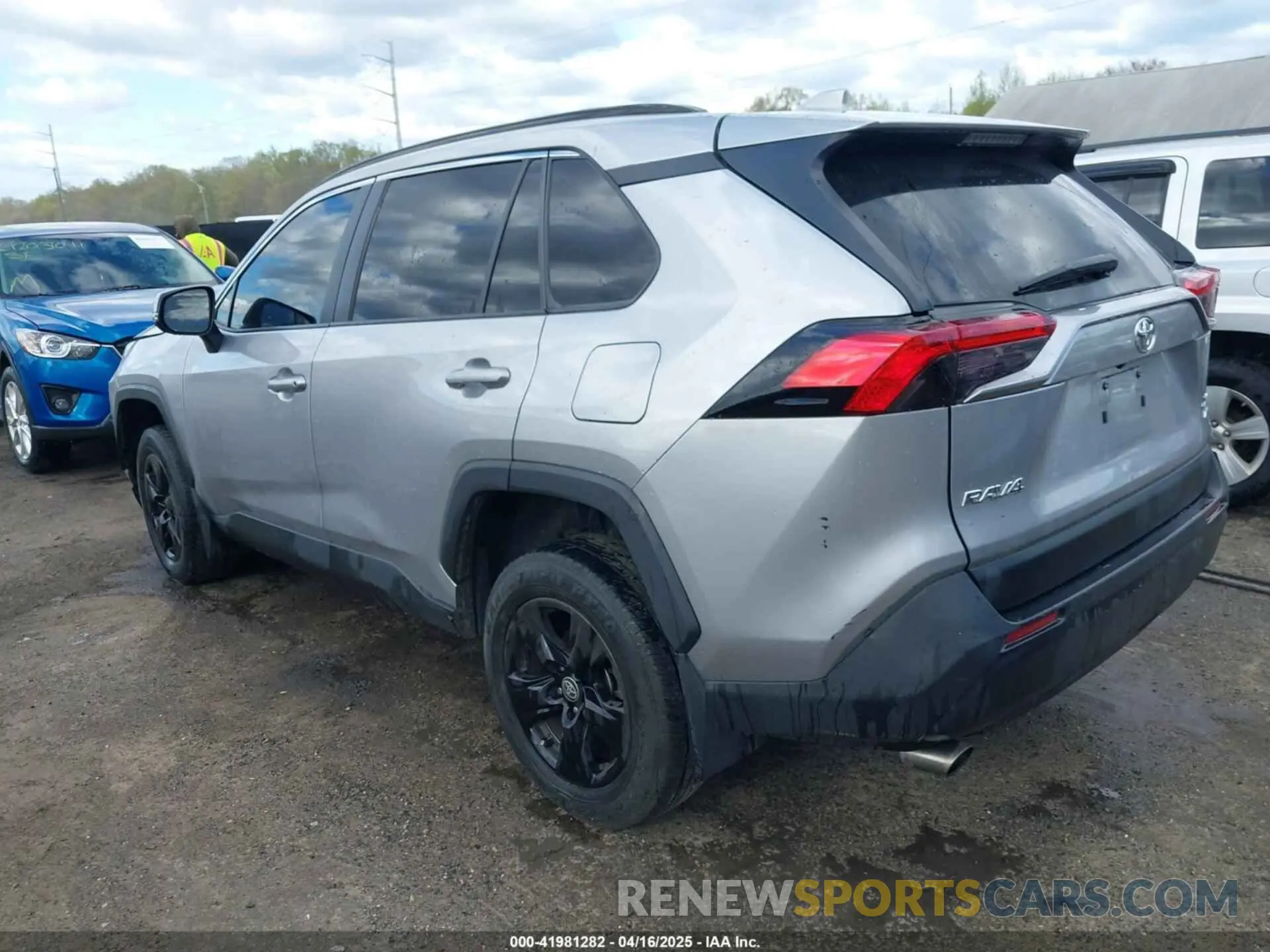 3 Photograph of a damaged car 2T3P1RFV2NC316877 TOYOTA RAV4 2022