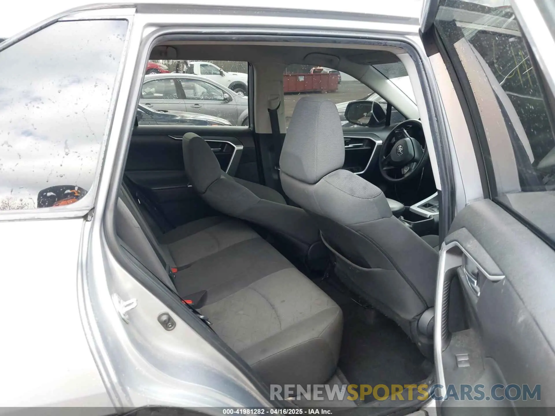 8 Photograph of a damaged car 2T3P1RFV2NC316877 TOYOTA RAV4 2022