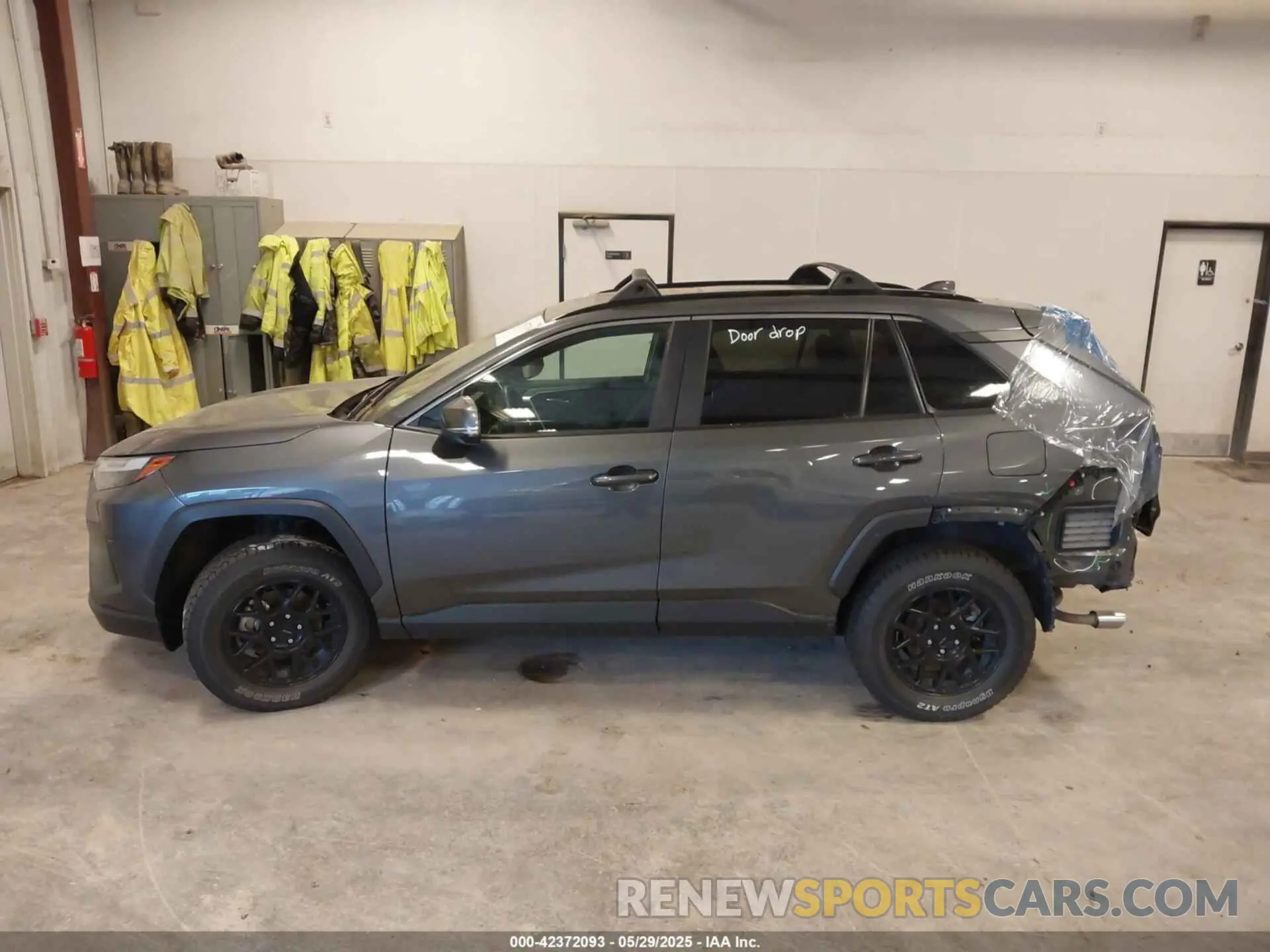 14 Photograph of a damaged car 2T3P1RFV3NC259542 TOYOTA RAV4 2022