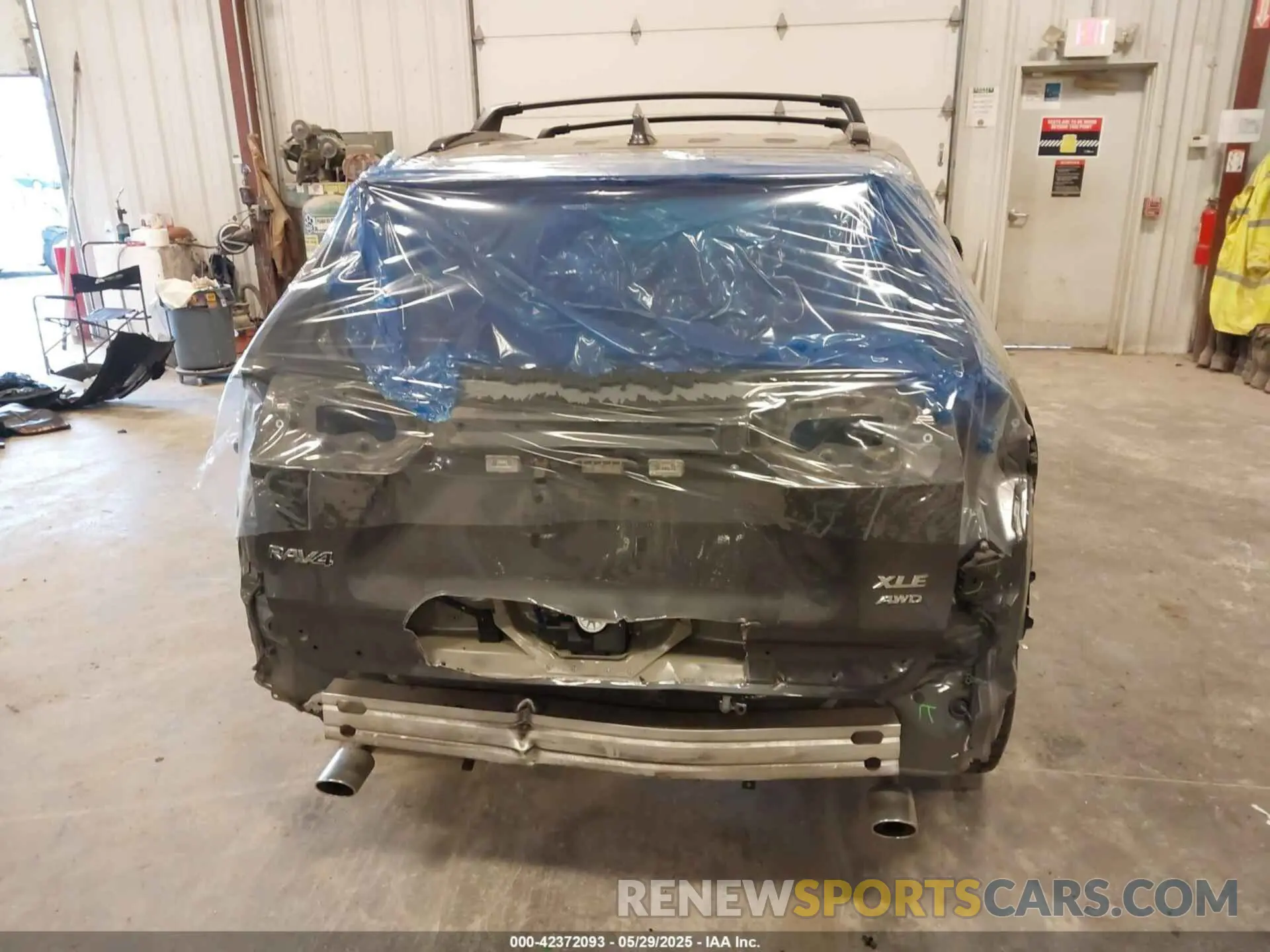 16 Photograph of a damaged car 2T3P1RFV3NC259542 TOYOTA RAV4 2022
