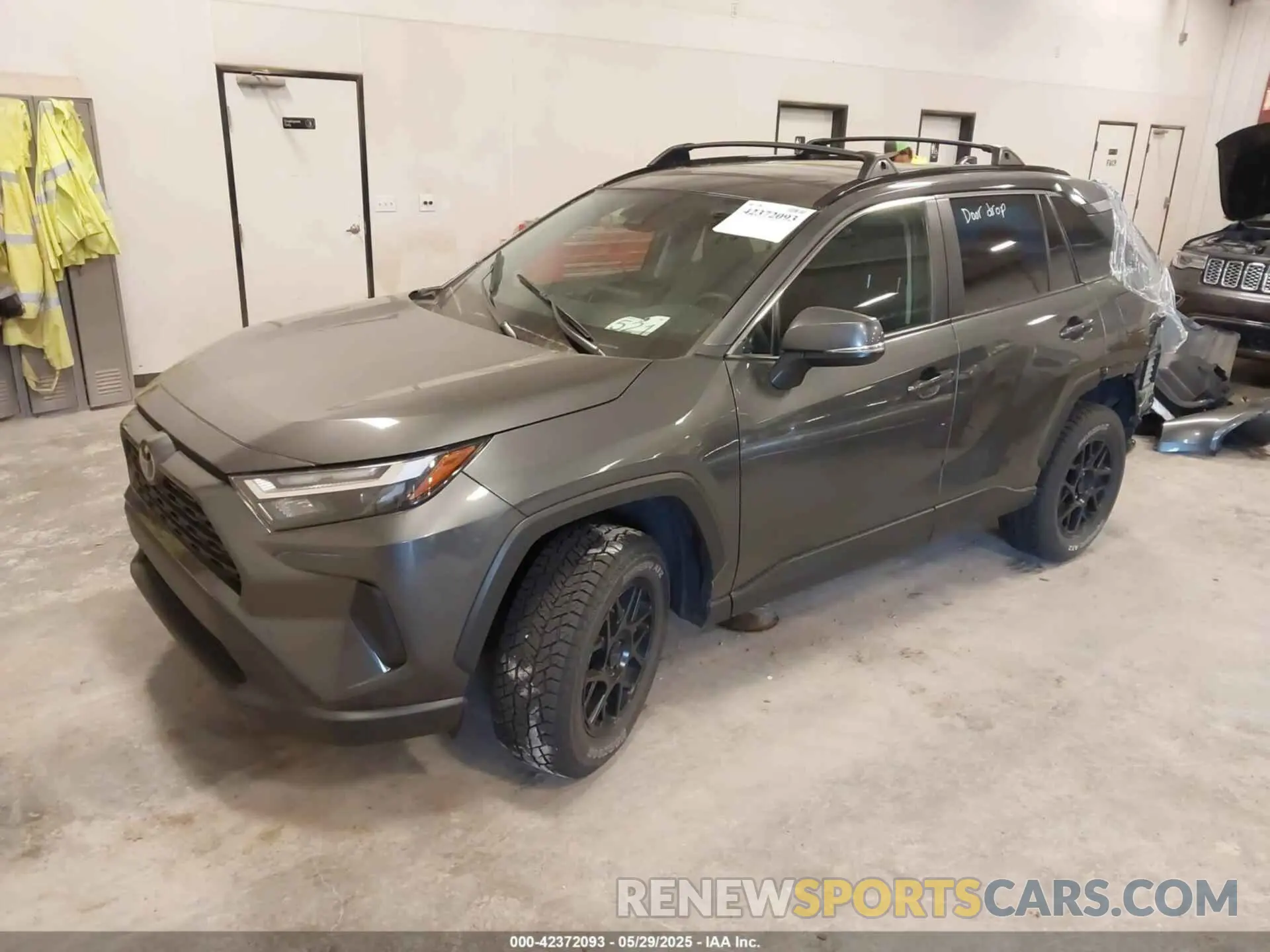 2 Photograph of a damaged car 2T3P1RFV3NC259542 TOYOTA RAV4 2022