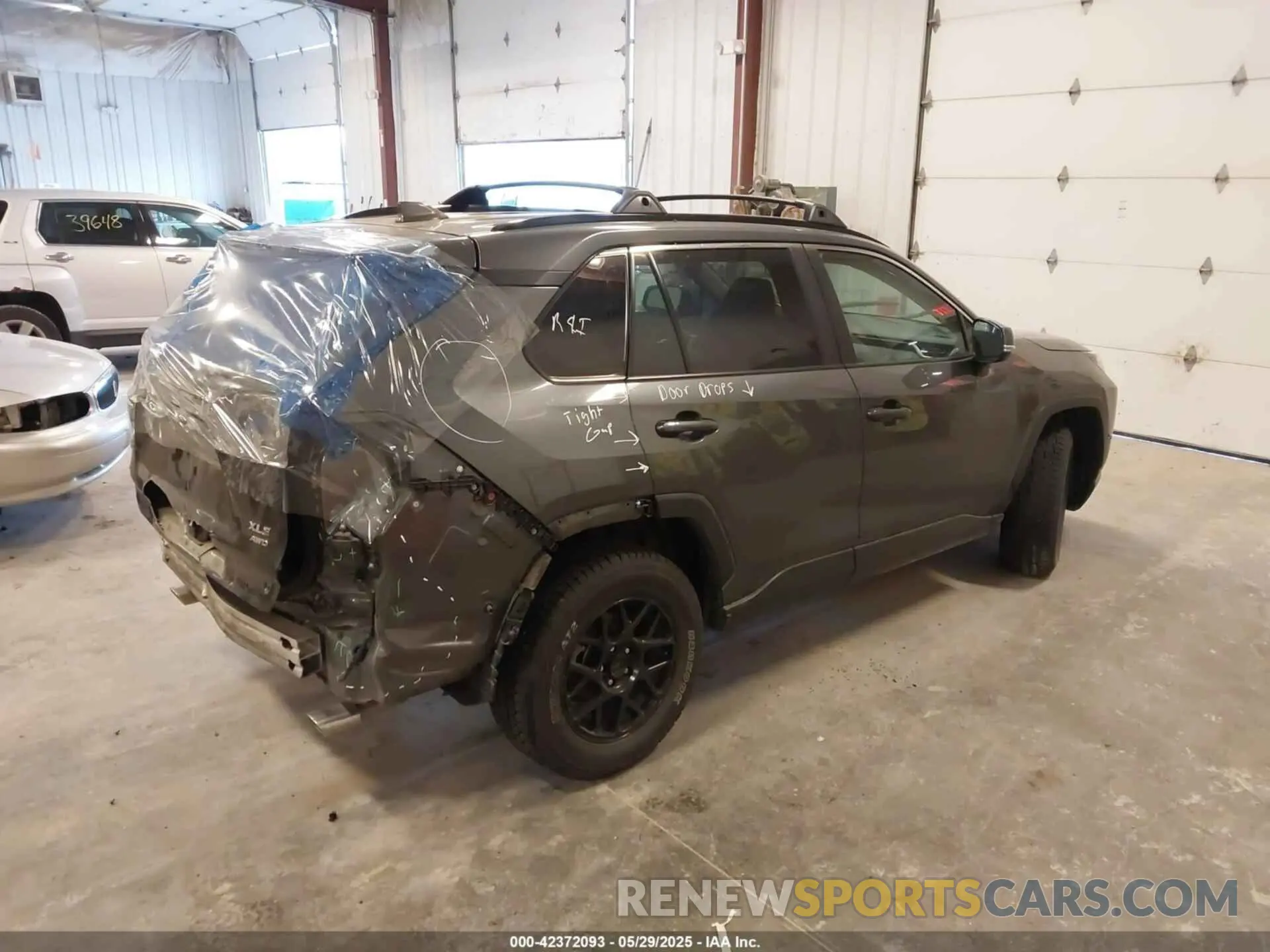 4 Photograph of a damaged car 2T3P1RFV3NC259542 TOYOTA RAV4 2022