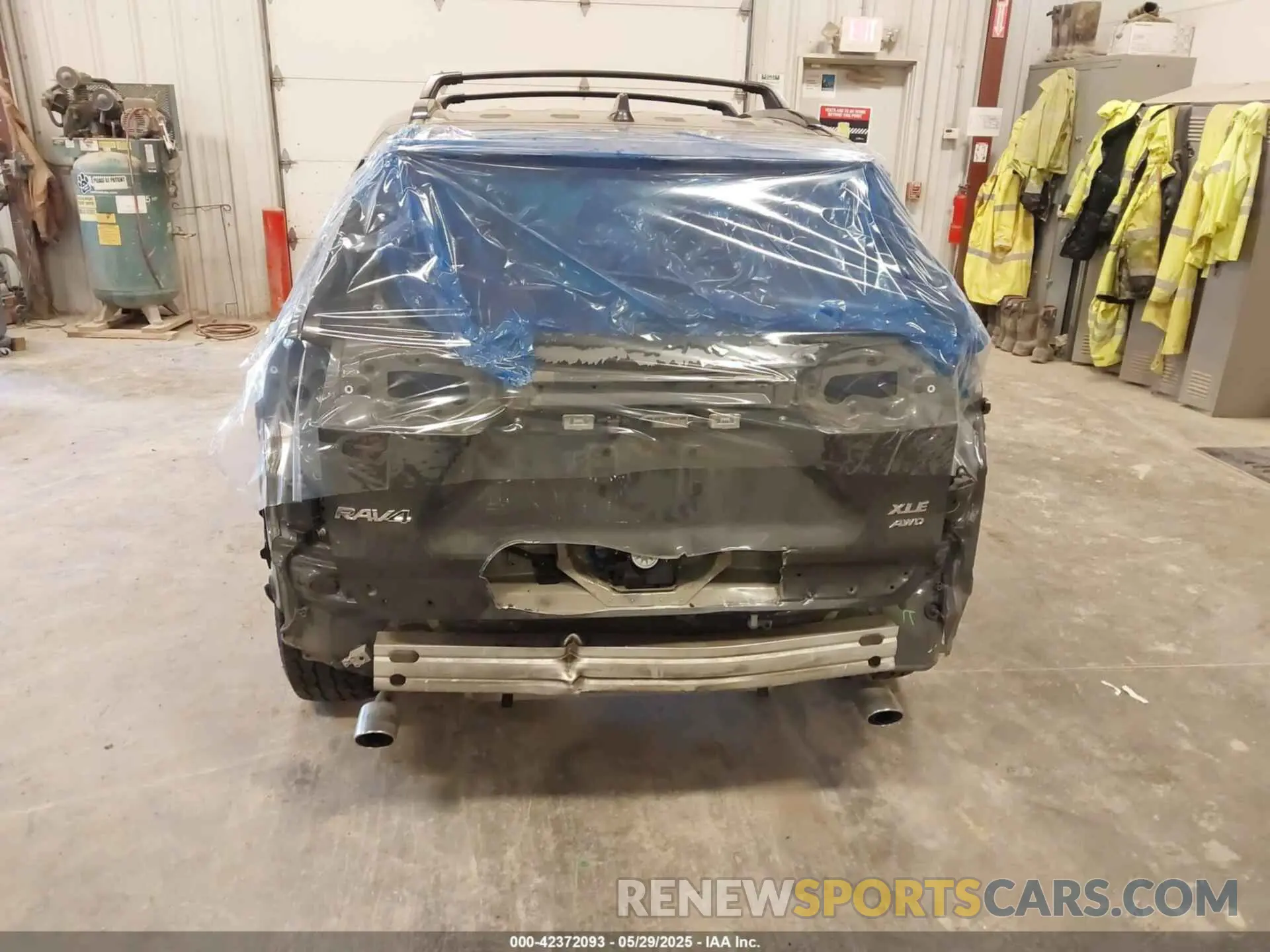 6 Photograph of a damaged car 2T3P1RFV3NC259542 TOYOTA RAV4 2022