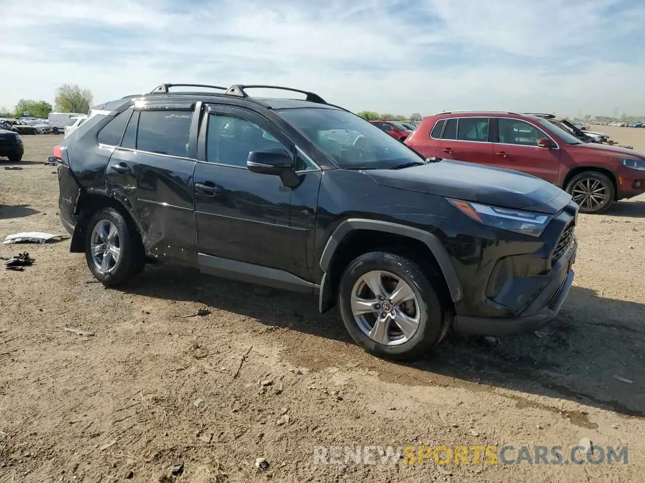 4 Photograph of a damaged car 2T3P1RFV3NC266037 TOYOTA RAV4 2022