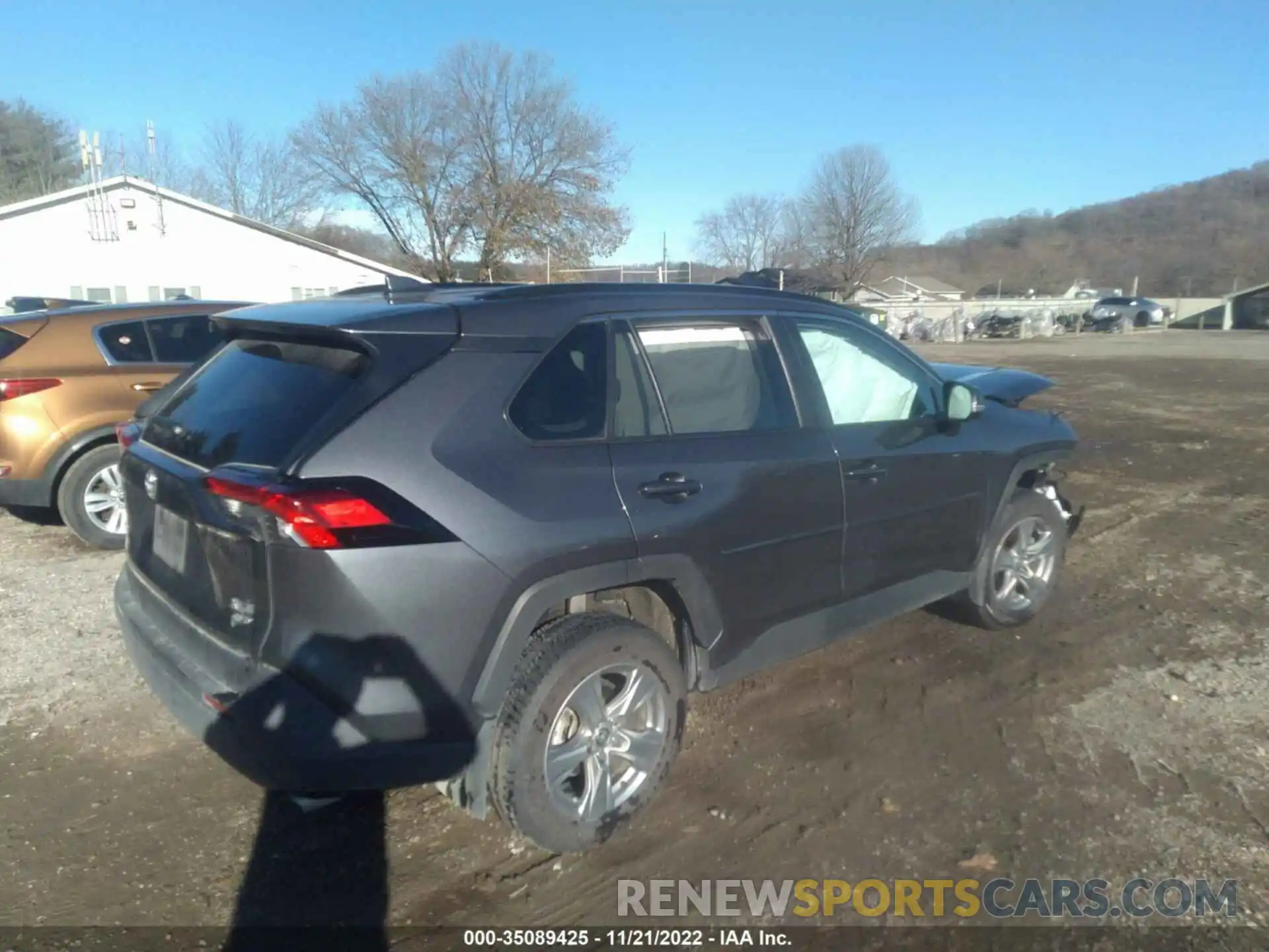 4 Photograph of a damaged car 2T3P1RFV3NC281024 TOYOTA RAV4 2022