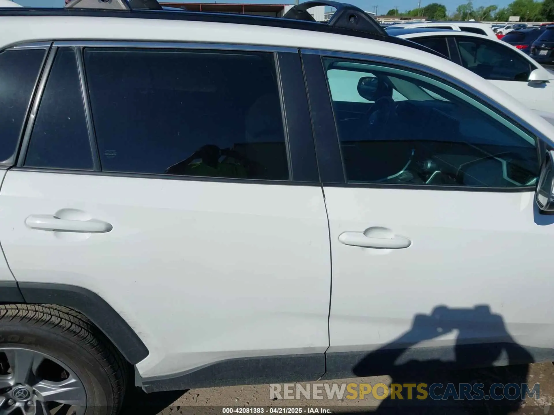 13 Photograph of a damaged car 2T3P1RFV3NC286143 TOYOTA RAV4 2022