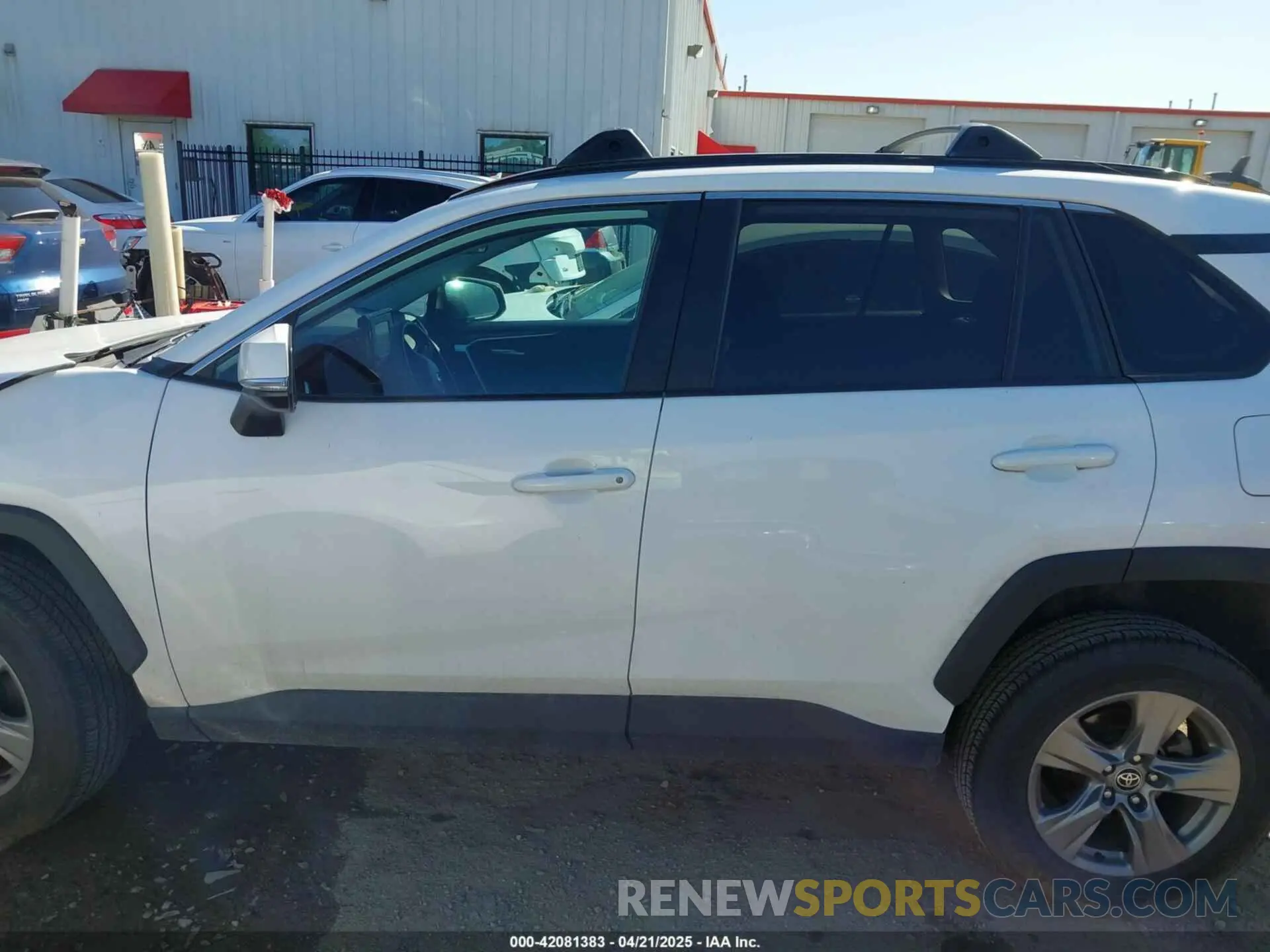 14 Photograph of a damaged car 2T3P1RFV3NC286143 TOYOTA RAV4 2022