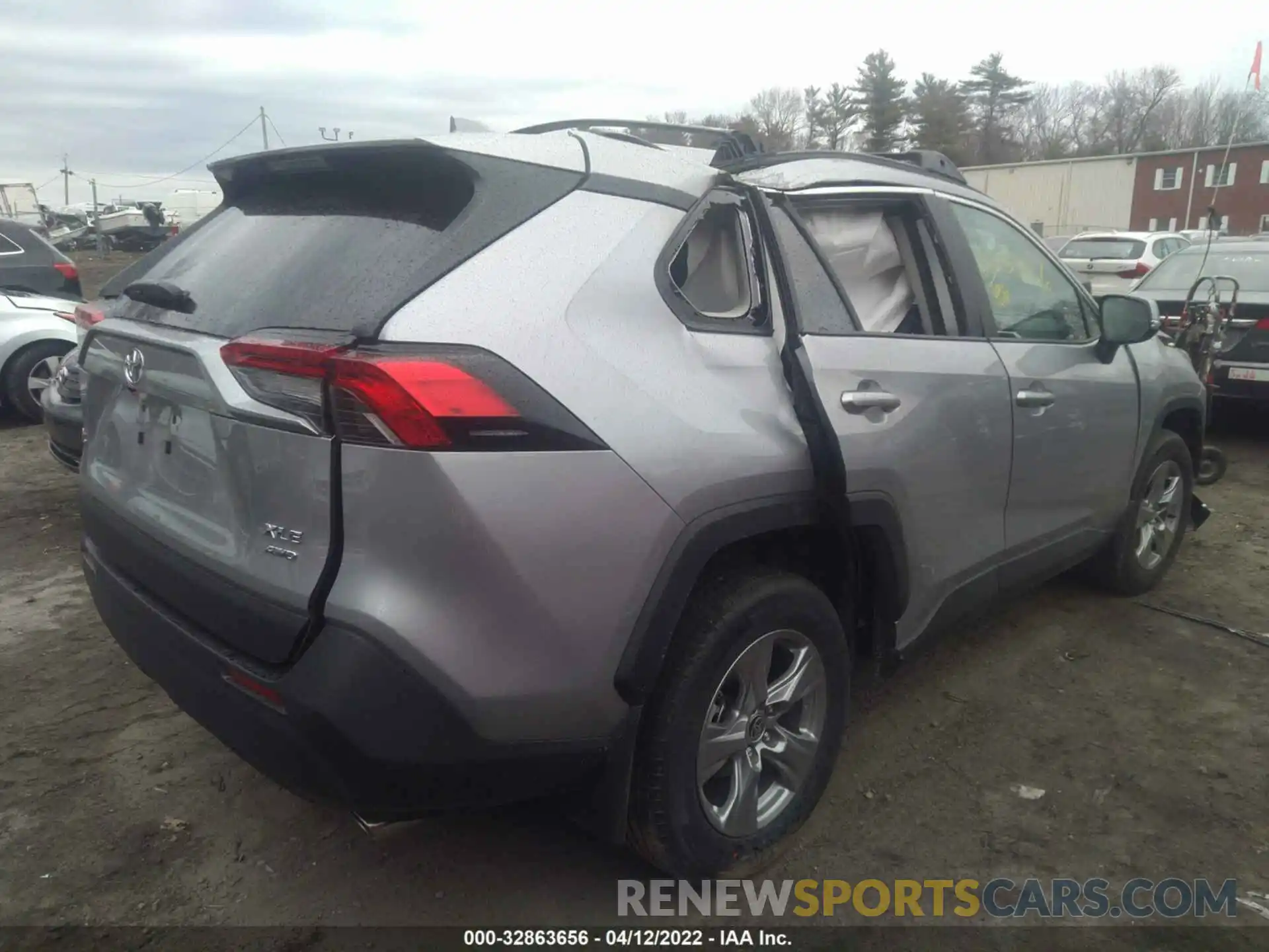 4 Photograph of a damaged car 2T3P1RFV4NC273059 TOYOTA RAV4 2022