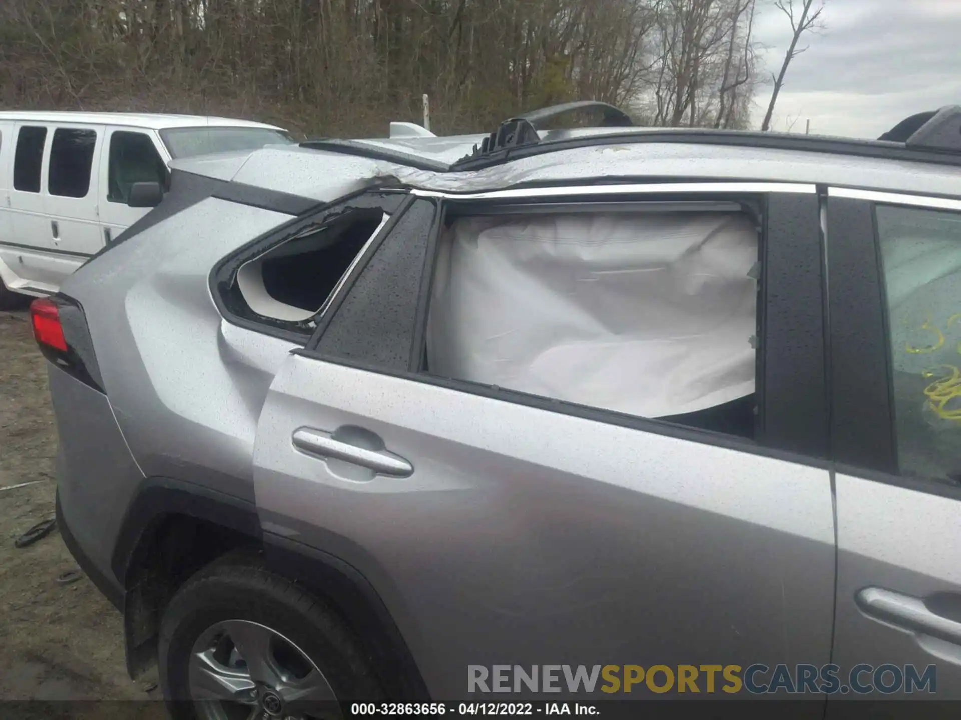 6 Photograph of a damaged car 2T3P1RFV4NC273059 TOYOTA RAV4 2022