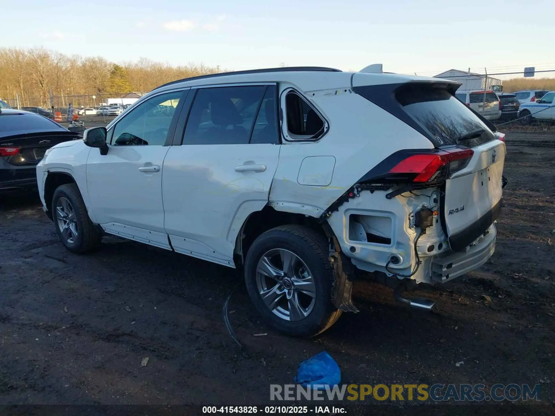 3 Photograph of a damaged car 2T3P1RFV4NC305332 TOYOTA RAV4 2022