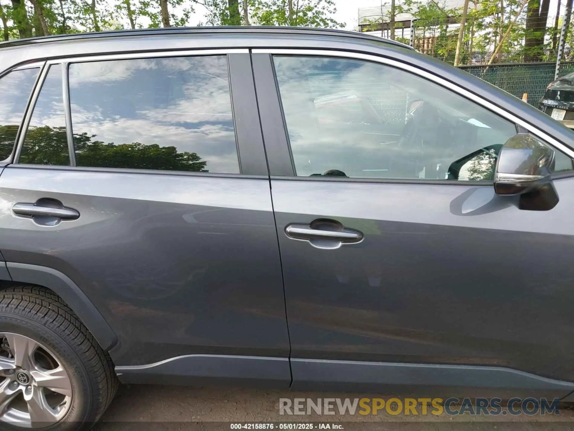 13 Photograph of a damaged car 2T3P1RFV4NW277532 TOYOTA RAV4 2022