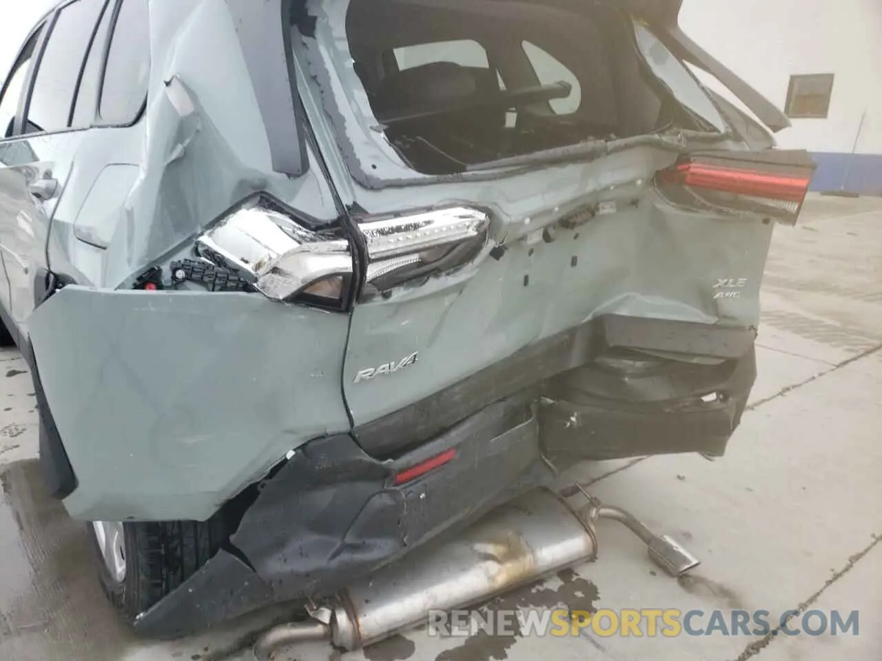 9 Photograph of a damaged car 2T3P1RFV4NW281967 TOYOTA RAV4 2022
