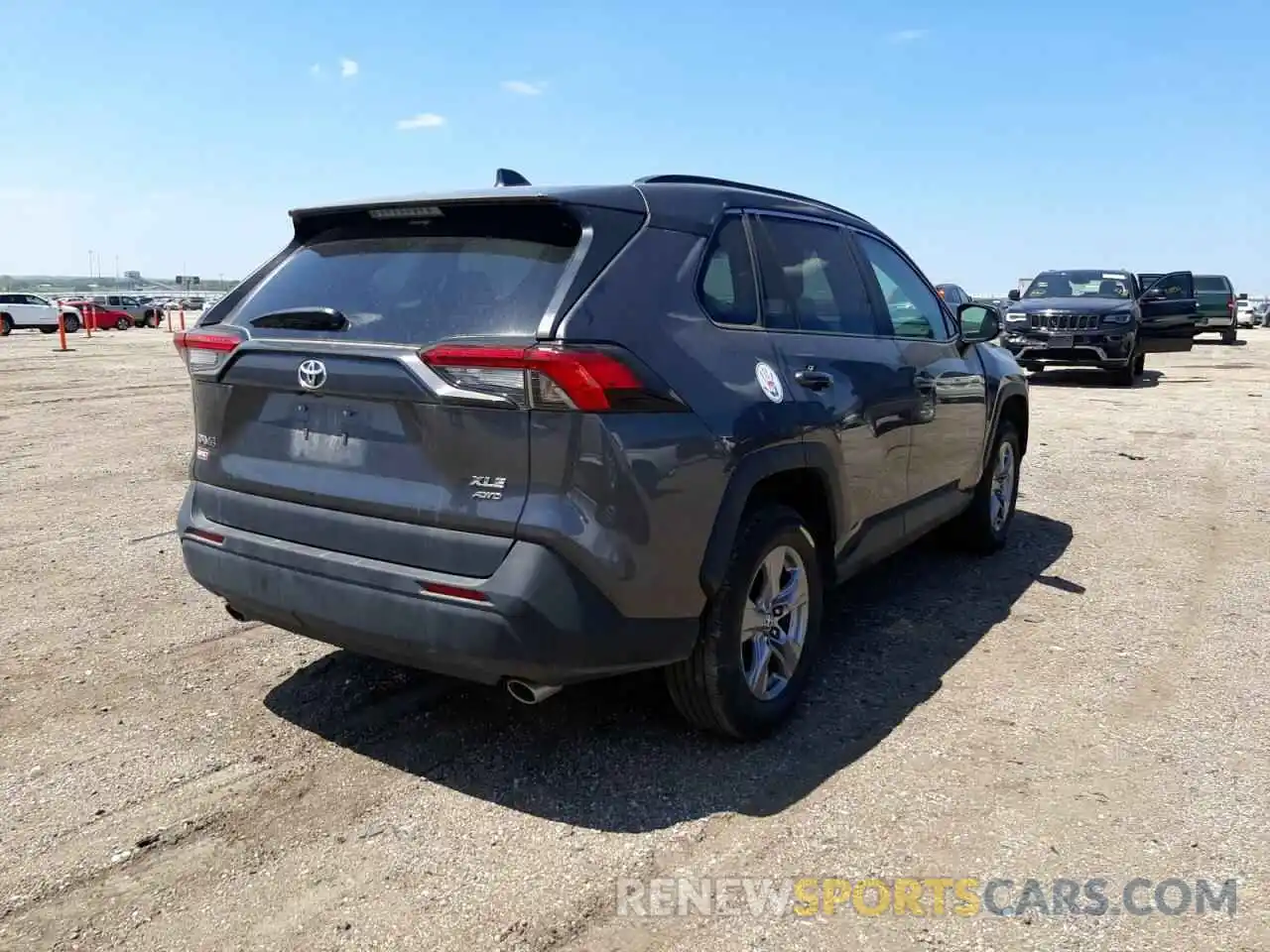 4 Photograph of a damaged car 2T3P1RFV5NC257128 TOYOTA RAV4 2022