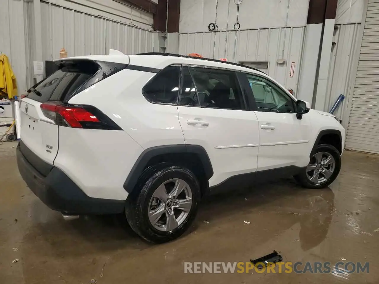 3 Photograph of a damaged car 2T3P1RFV5NC281574 TOYOTA RAV4 2022