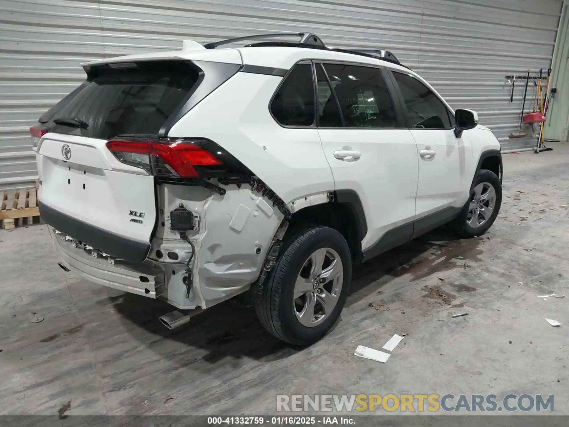 4 Photograph of a damaged car 2T3P1RFV5NC283986 TOYOTA RAV4 2022