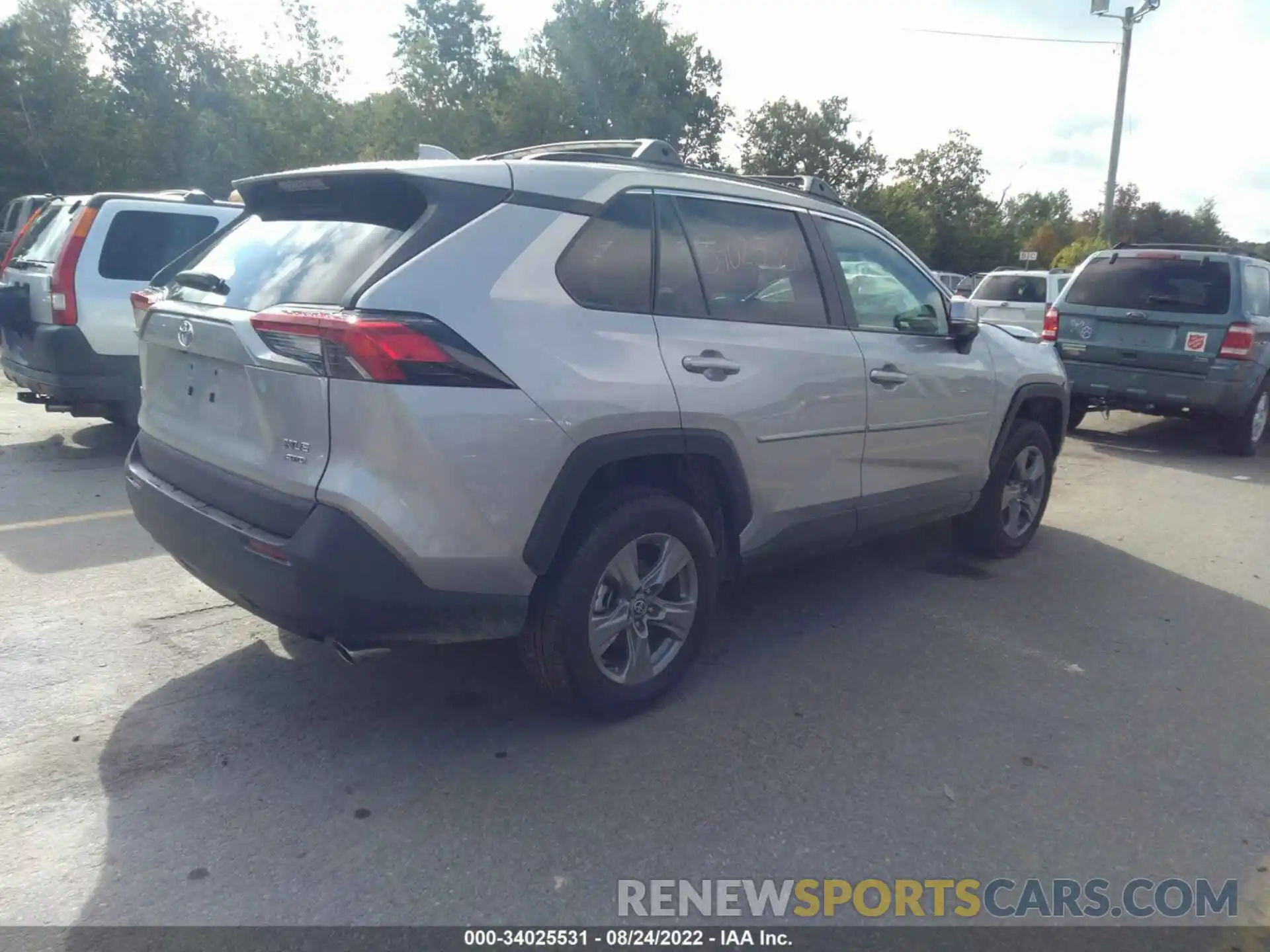 4 Photograph of a damaged car 2T3P1RFV5NC291165 TOYOTA RAV4 2022