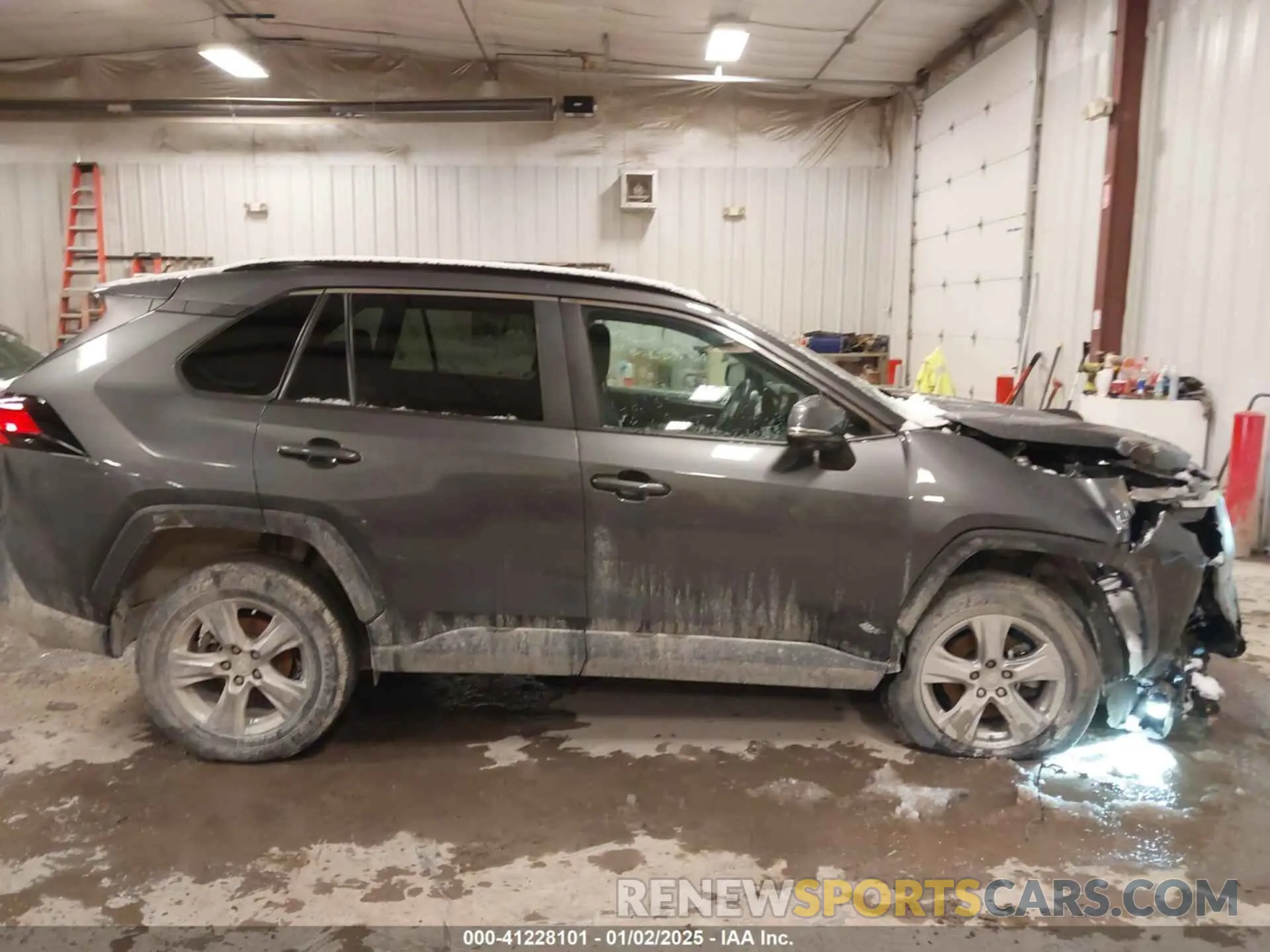13 Photograph of a damaged car 2T3P1RFV5NC303833 TOYOTA RAV4 2022