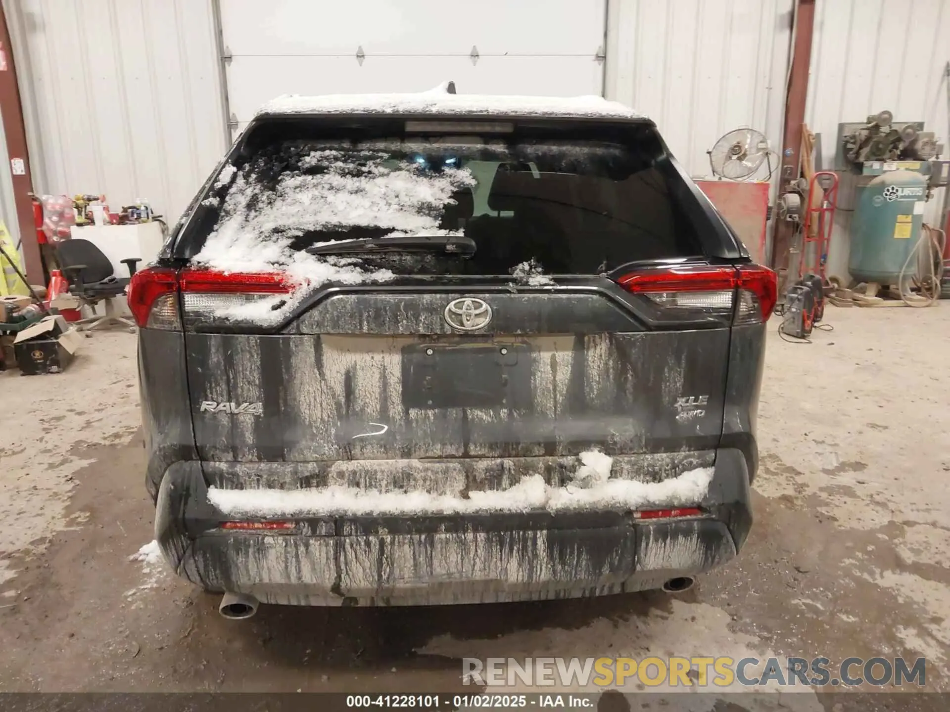16 Photograph of a damaged car 2T3P1RFV5NC303833 TOYOTA RAV4 2022