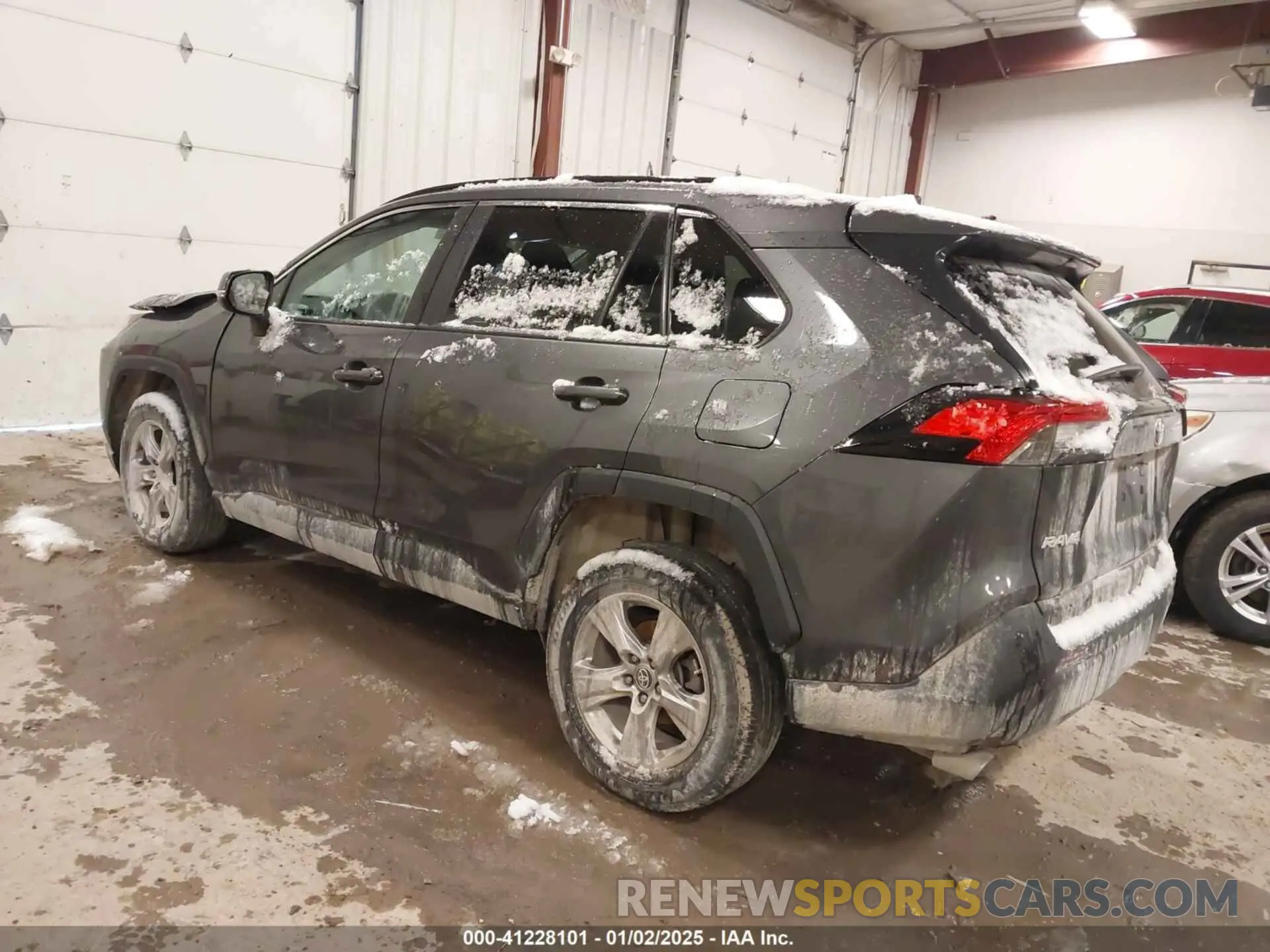 3 Photograph of a damaged car 2T3P1RFV5NC303833 TOYOTA RAV4 2022