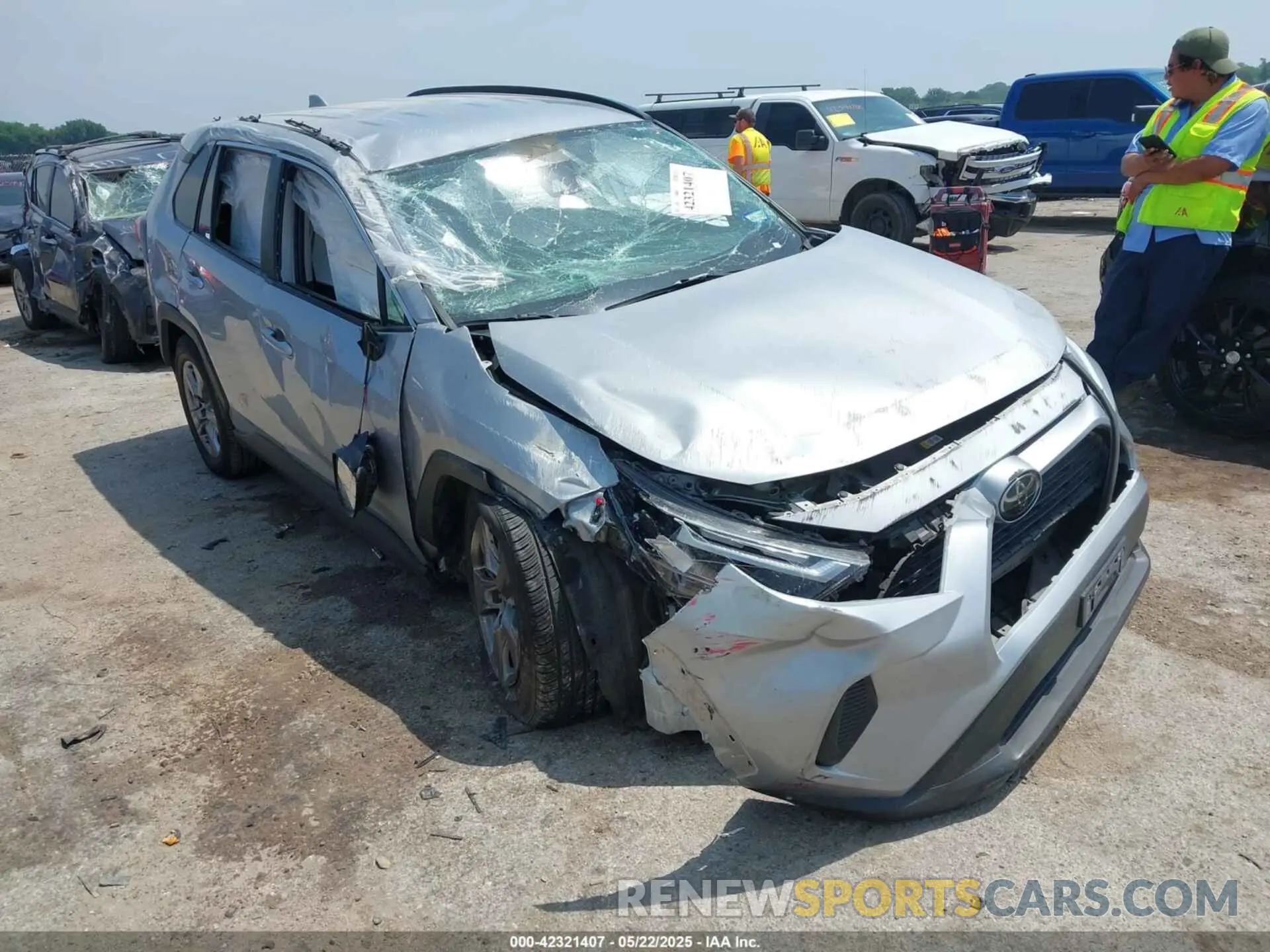 1 Photograph of a damaged car 2T3P1RFV5NW260495 TOYOTA RAV4 2022