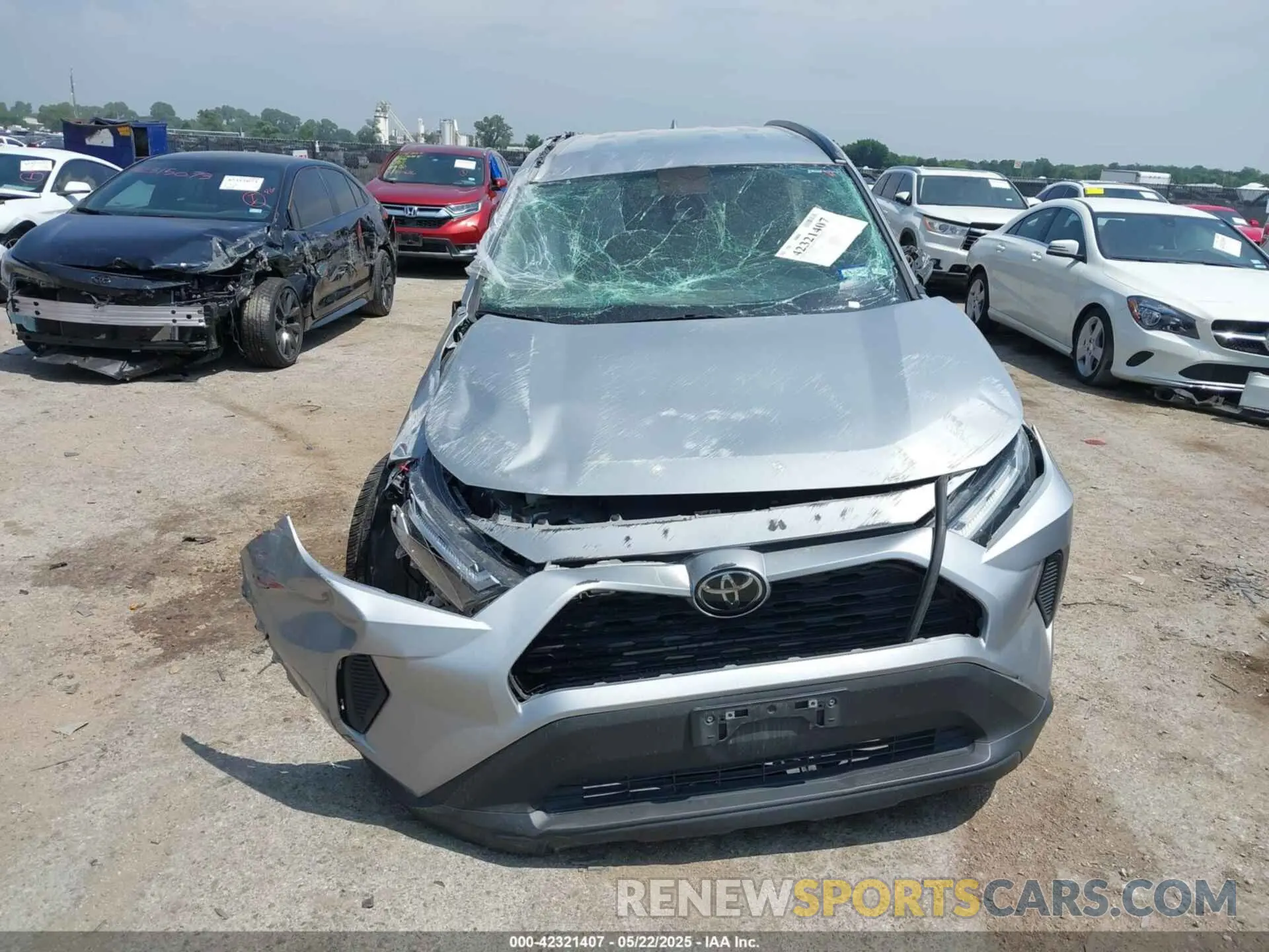 12 Photograph of a damaged car 2T3P1RFV5NW260495 TOYOTA RAV4 2022