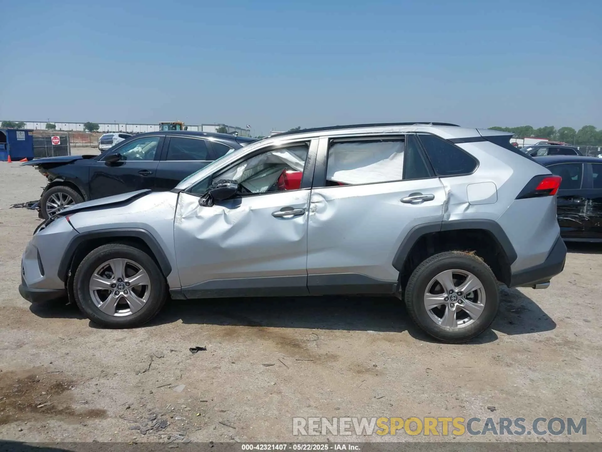 14 Photograph of a damaged car 2T3P1RFV5NW260495 TOYOTA RAV4 2022