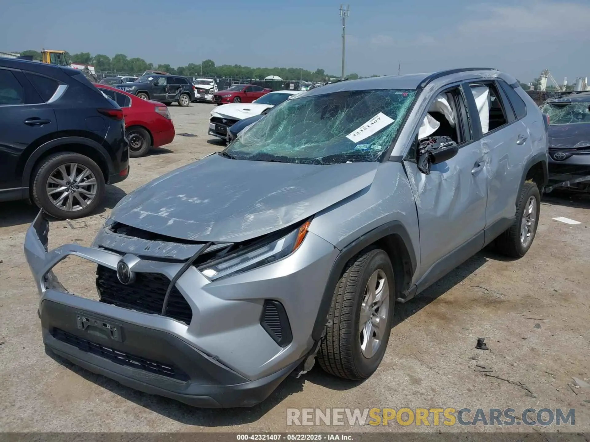 2 Photograph of a damaged car 2T3P1RFV5NW260495 TOYOTA RAV4 2022