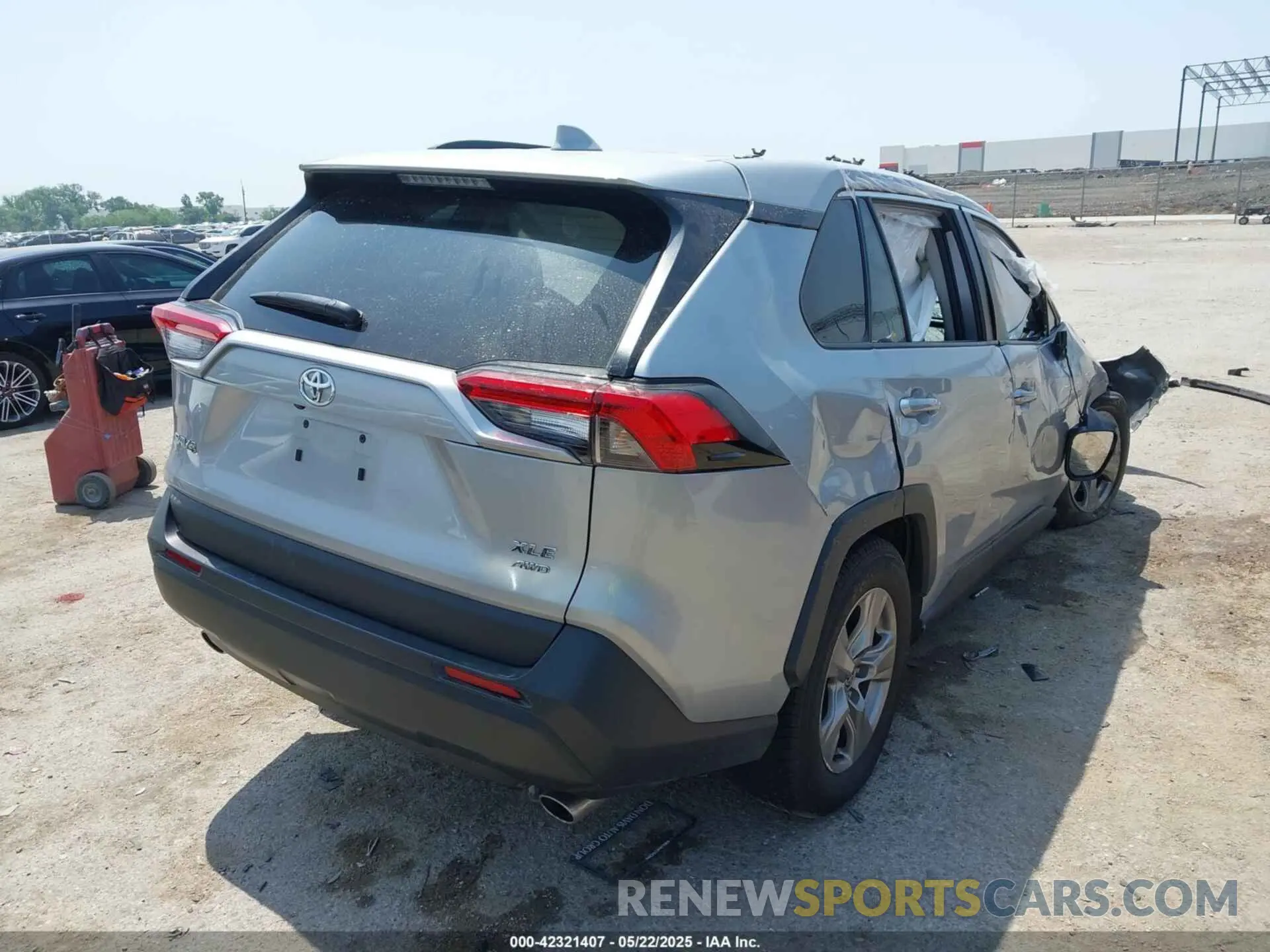 4 Photograph of a damaged car 2T3P1RFV5NW260495 TOYOTA RAV4 2022