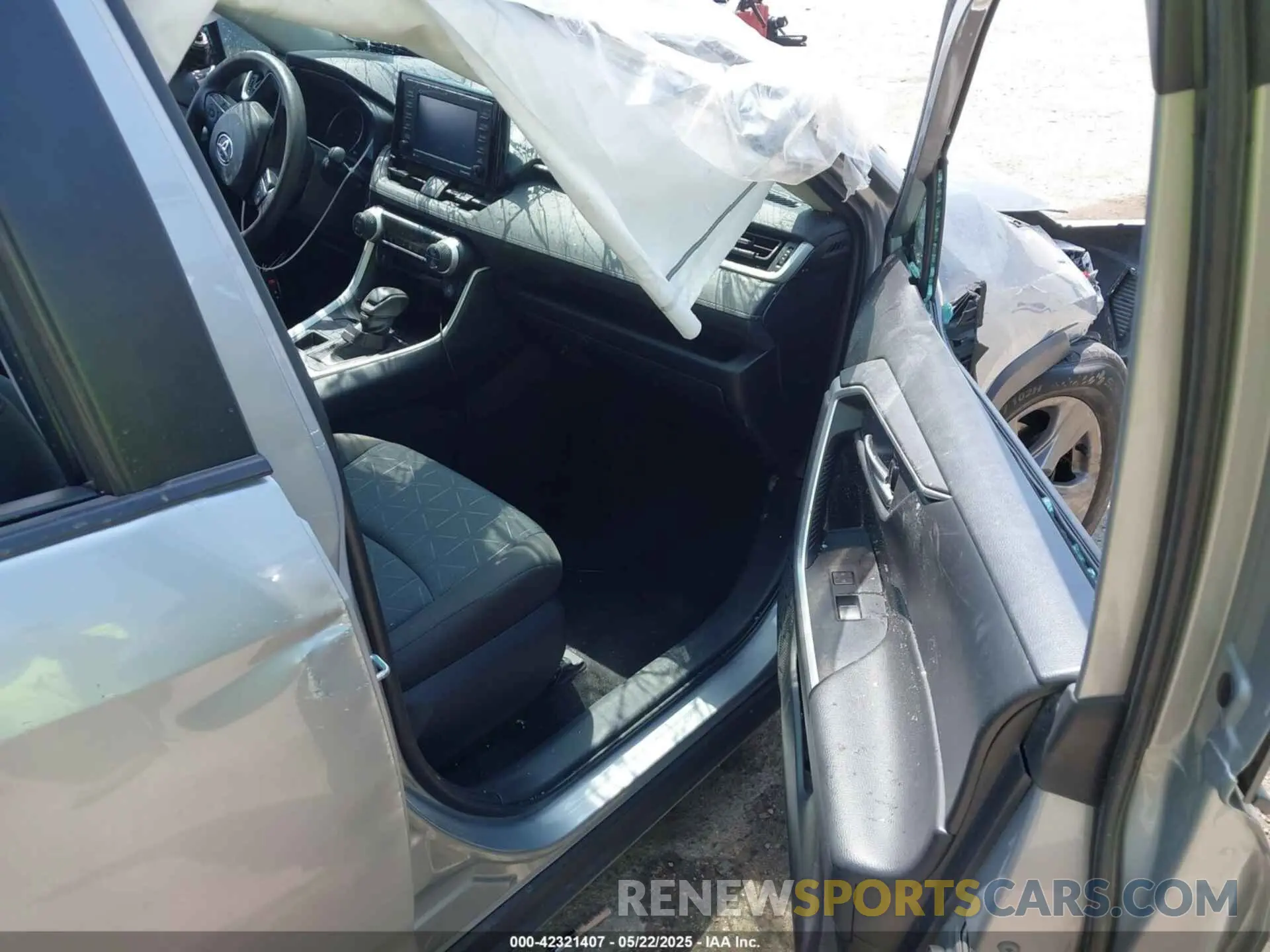 5 Photograph of a damaged car 2T3P1RFV5NW260495 TOYOTA RAV4 2022