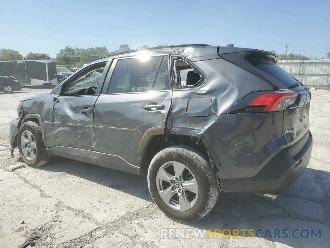 2 Photograph of a damaged car 2T3P1RFV5NW316001 TOYOTA RAV4 2022