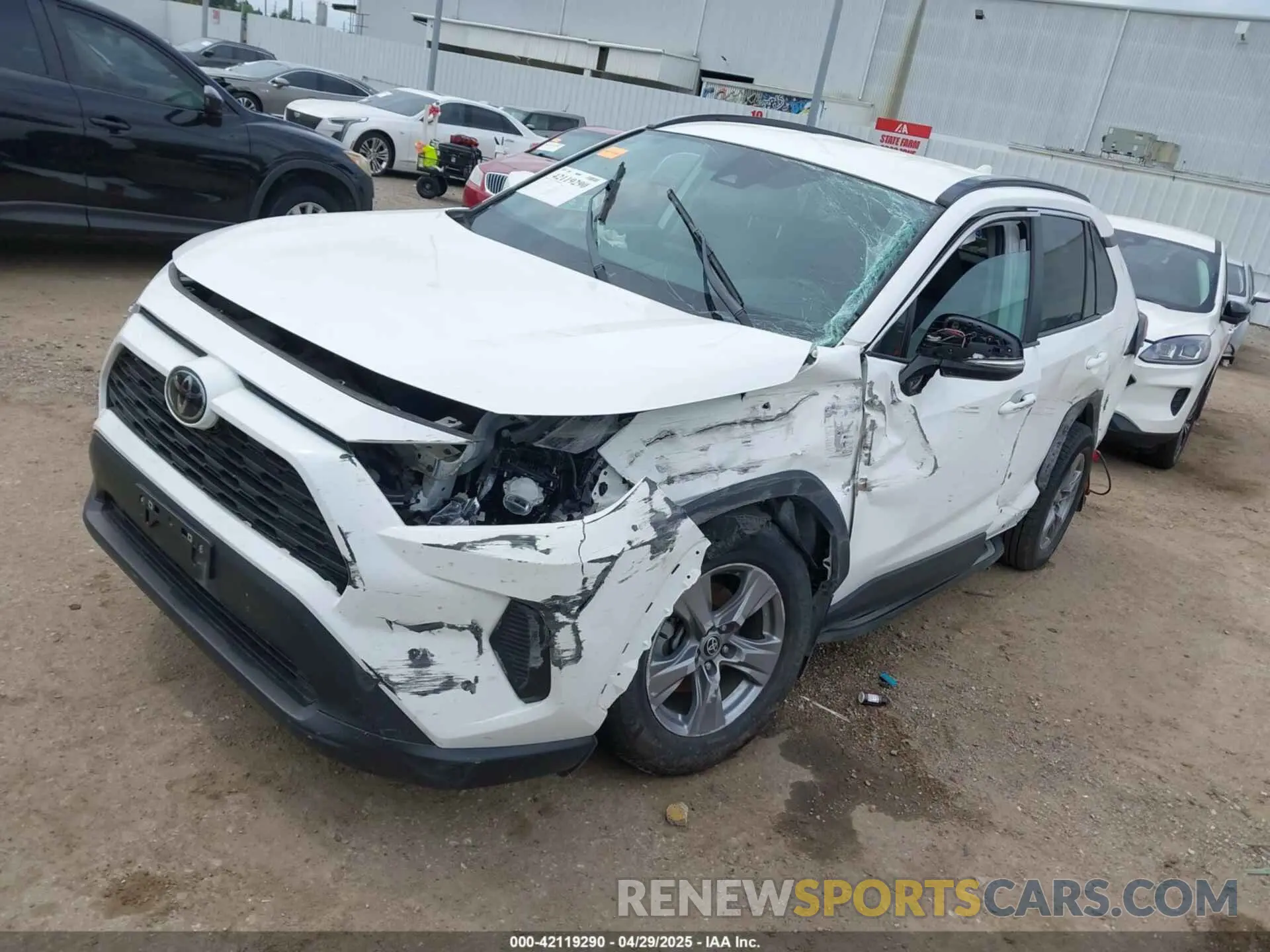 2 Photograph of a damaged car 2T3P1RFV6NC268137 TOYOTA RAV4 2022