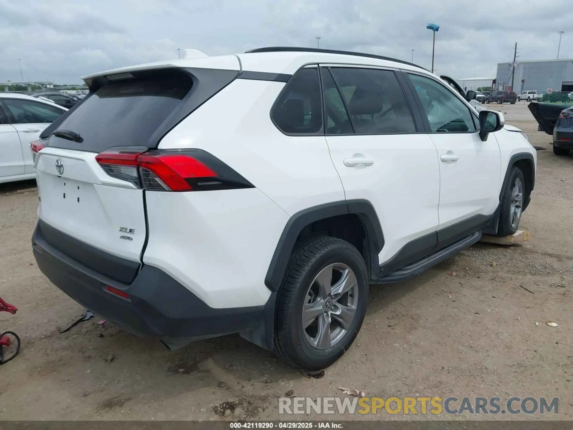 4 Photograph of a damaged car 2T3P1RFV6NC268137 TOYOTA RAV4 2022