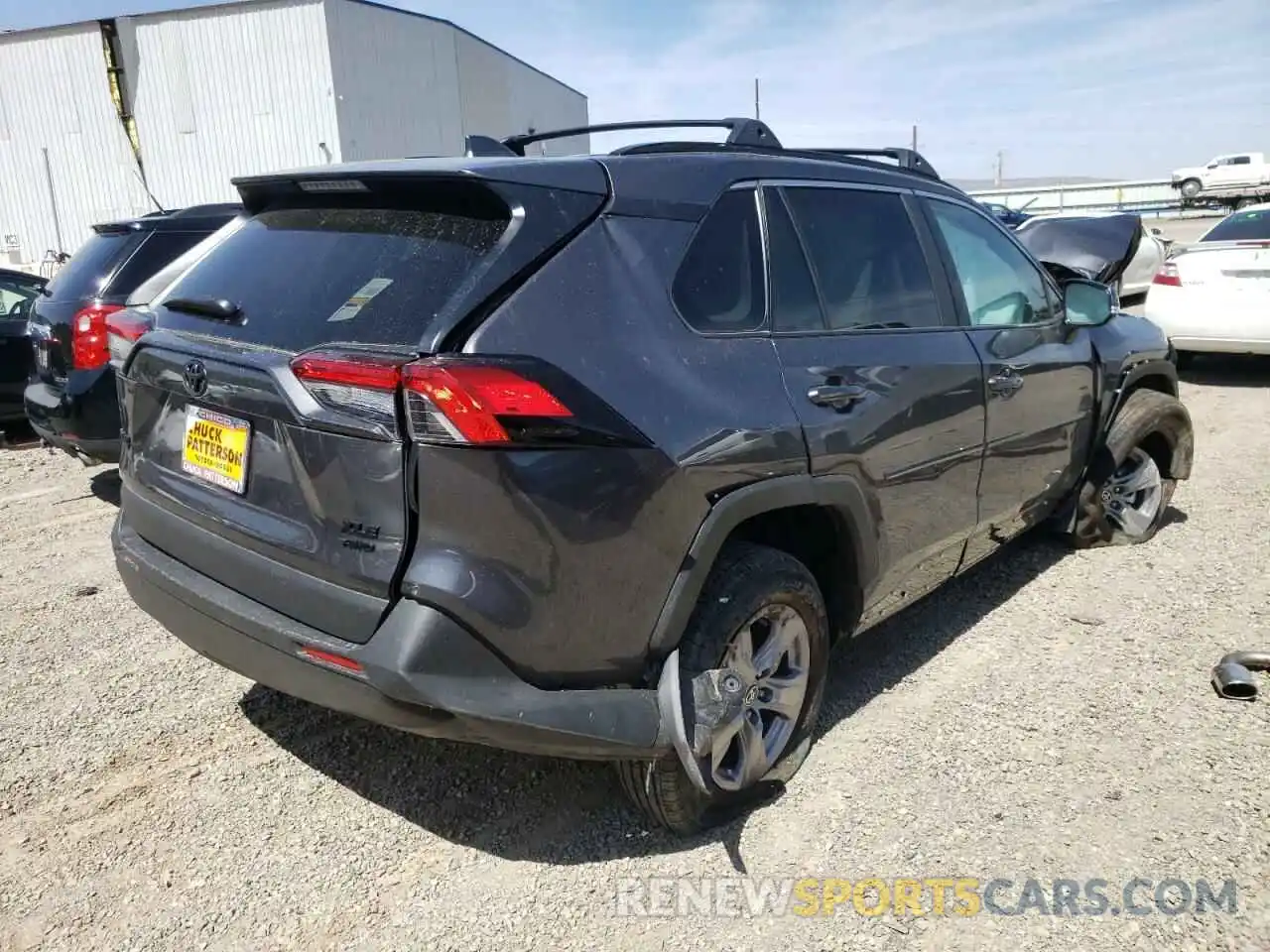 4 Photograph of a damaged car 2T3P1RFV6NC272690 TOYOTA RAV4 2022