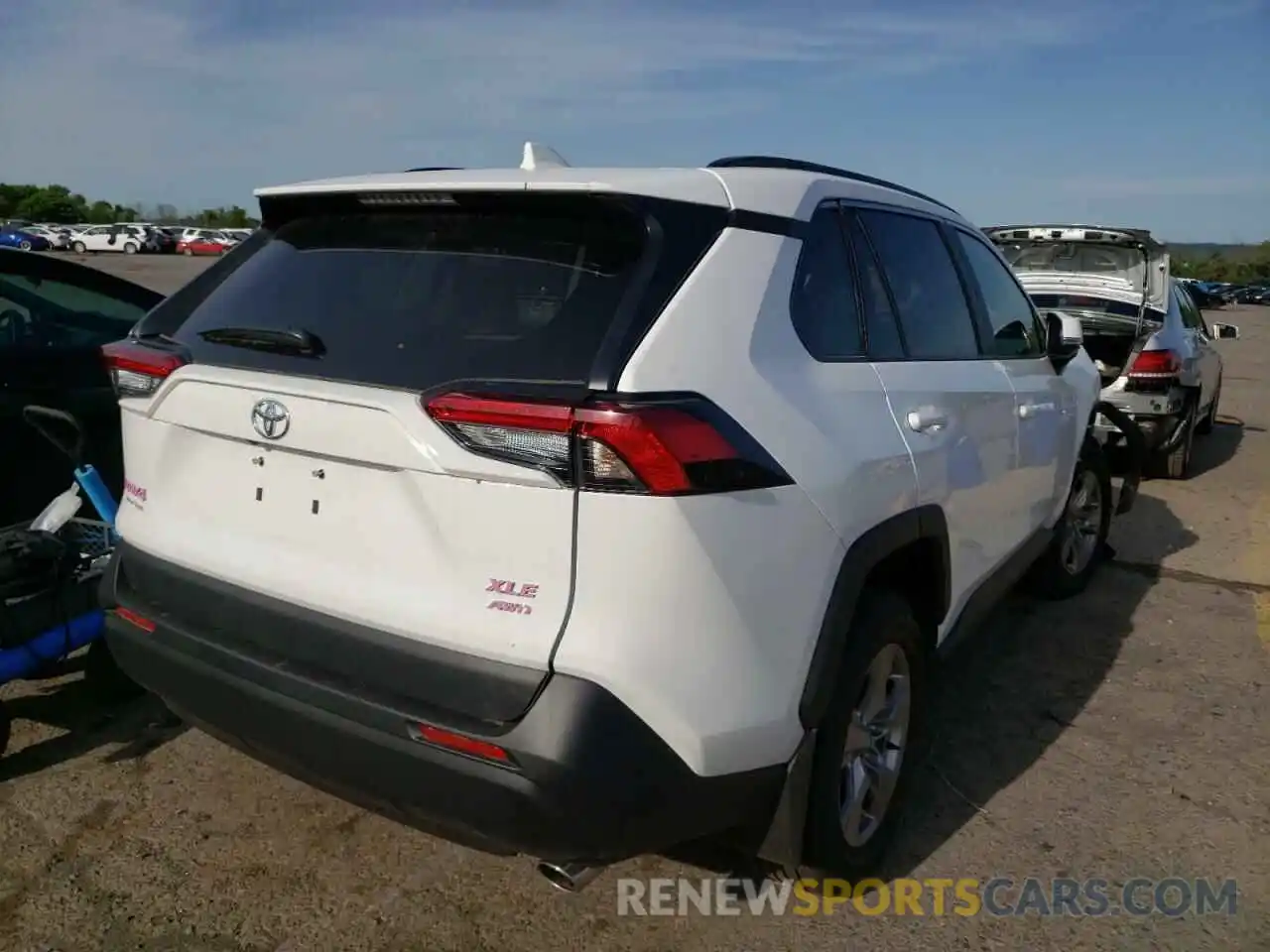 4 Photograph of a damaged car 2T3P1RFV6NC275086 TOYOTA RAV4 2022