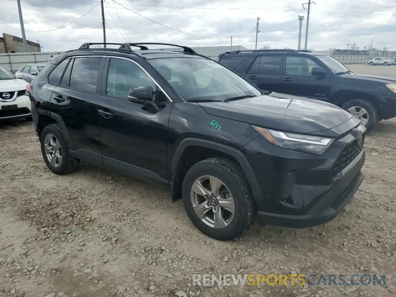 4 Photograph of a damaged car 2T3P1RFV6NC276870 TOYOTA RAV4 2022