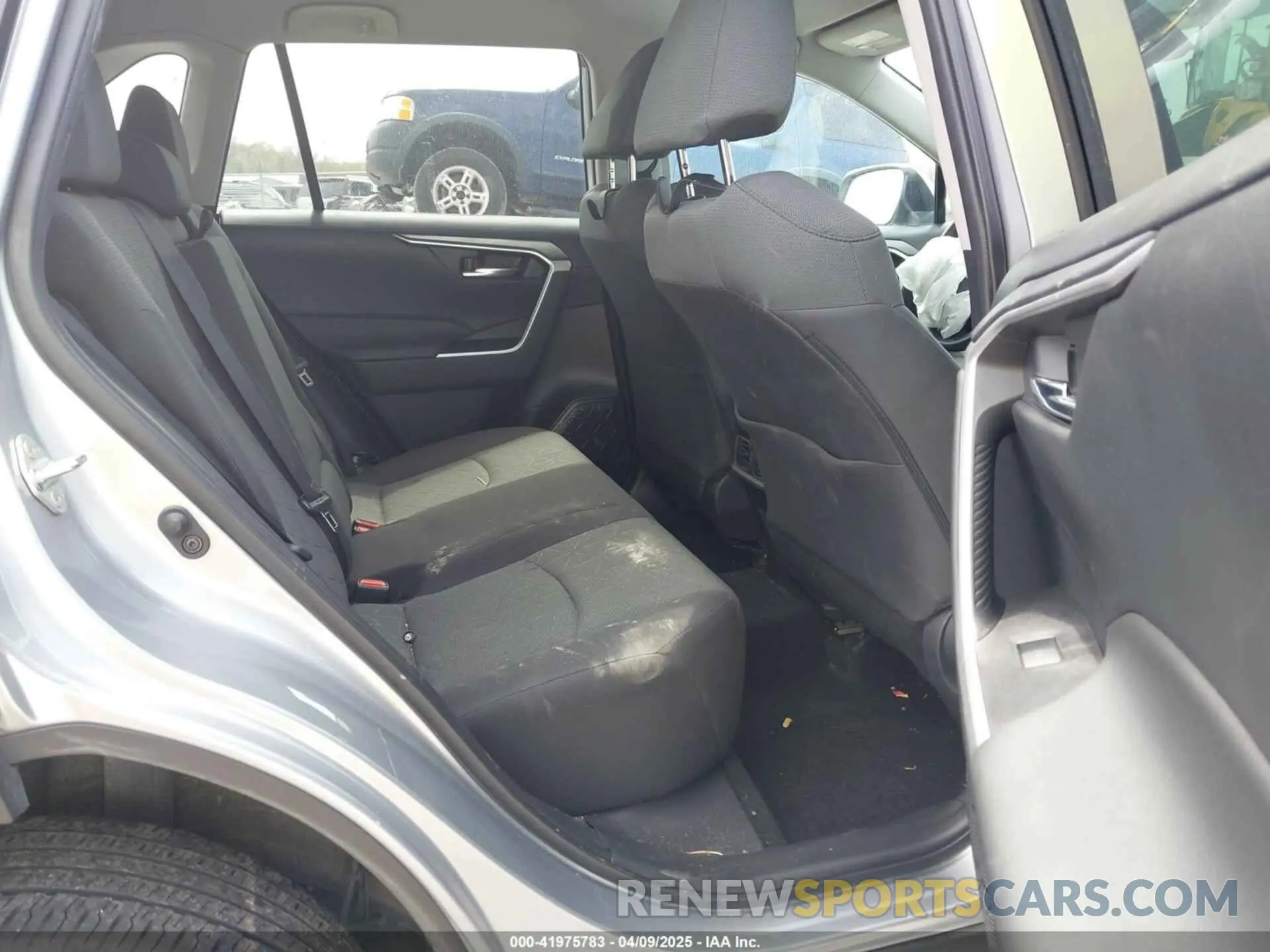 8 Photograph of a damaged car 2T3P1RFV6NC286167 TOYOTA RAV4 2022