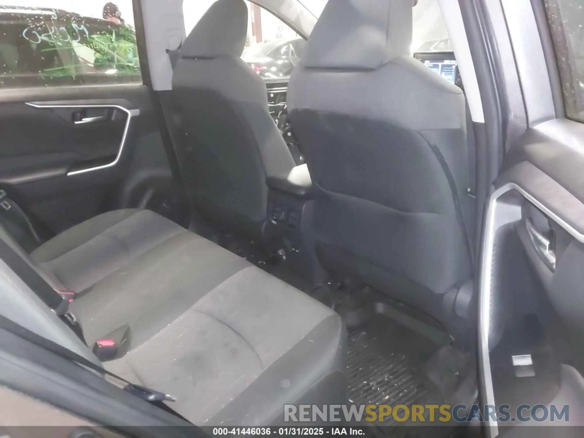 8 Photograph of a damaged car 2T3P1RFV6NC322178 TOYOTA RAV4 2022