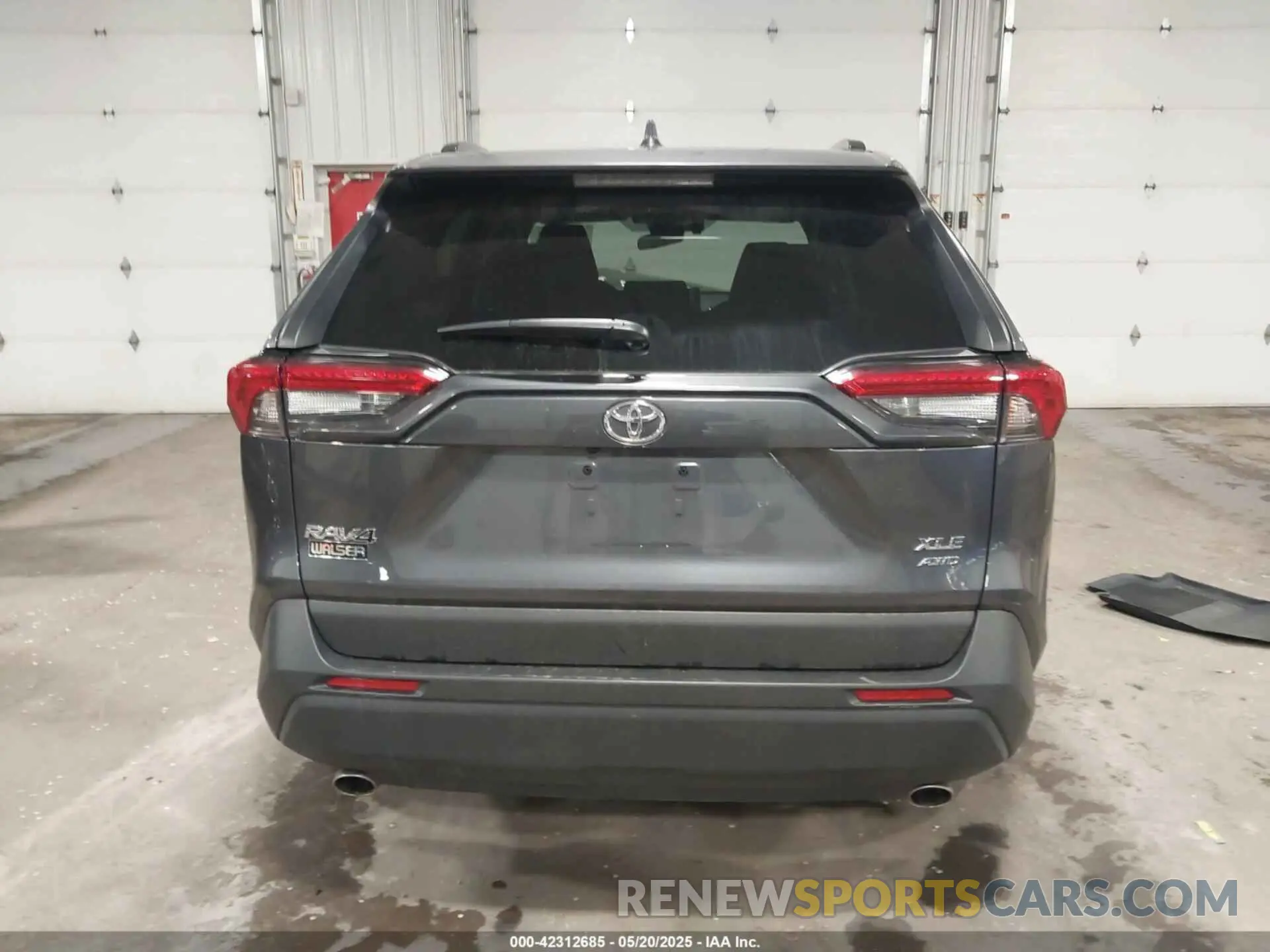 16 Photograph of a damaged car 2T3P1RFV7NC262749 TOYOTA RAV4 2022