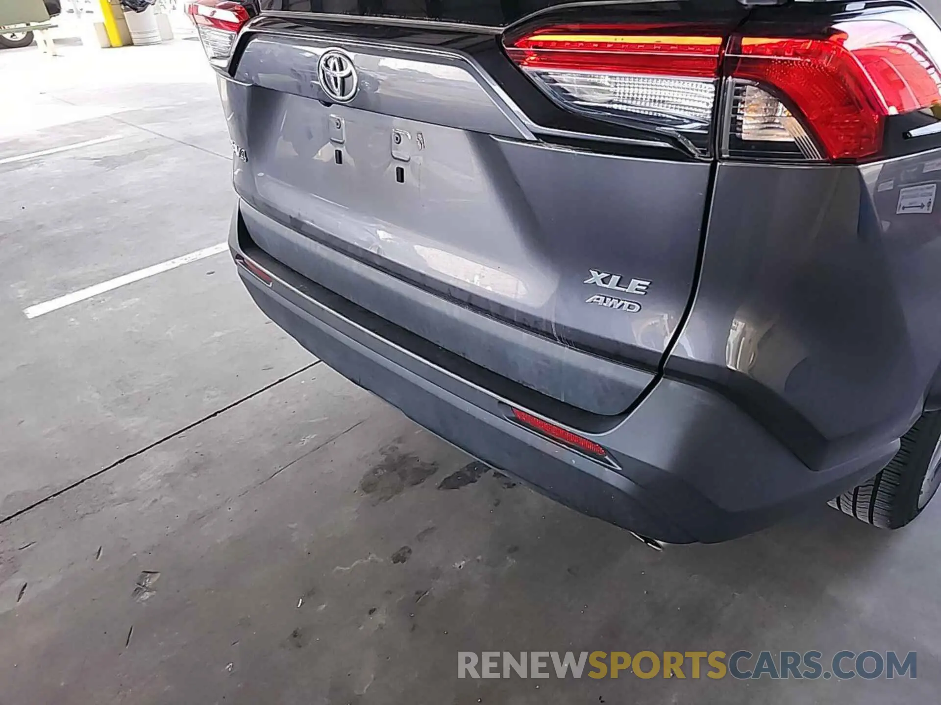 2 Photograph of a damaged car 2T3P1RFV7NC281592 TOYOTA RAV4 2022