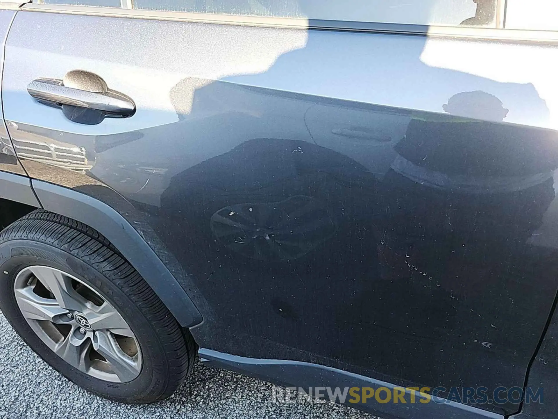 5 Photograph of a damaged car 2T3P1RFV7NC281592 TOYOTA RAV4 2022