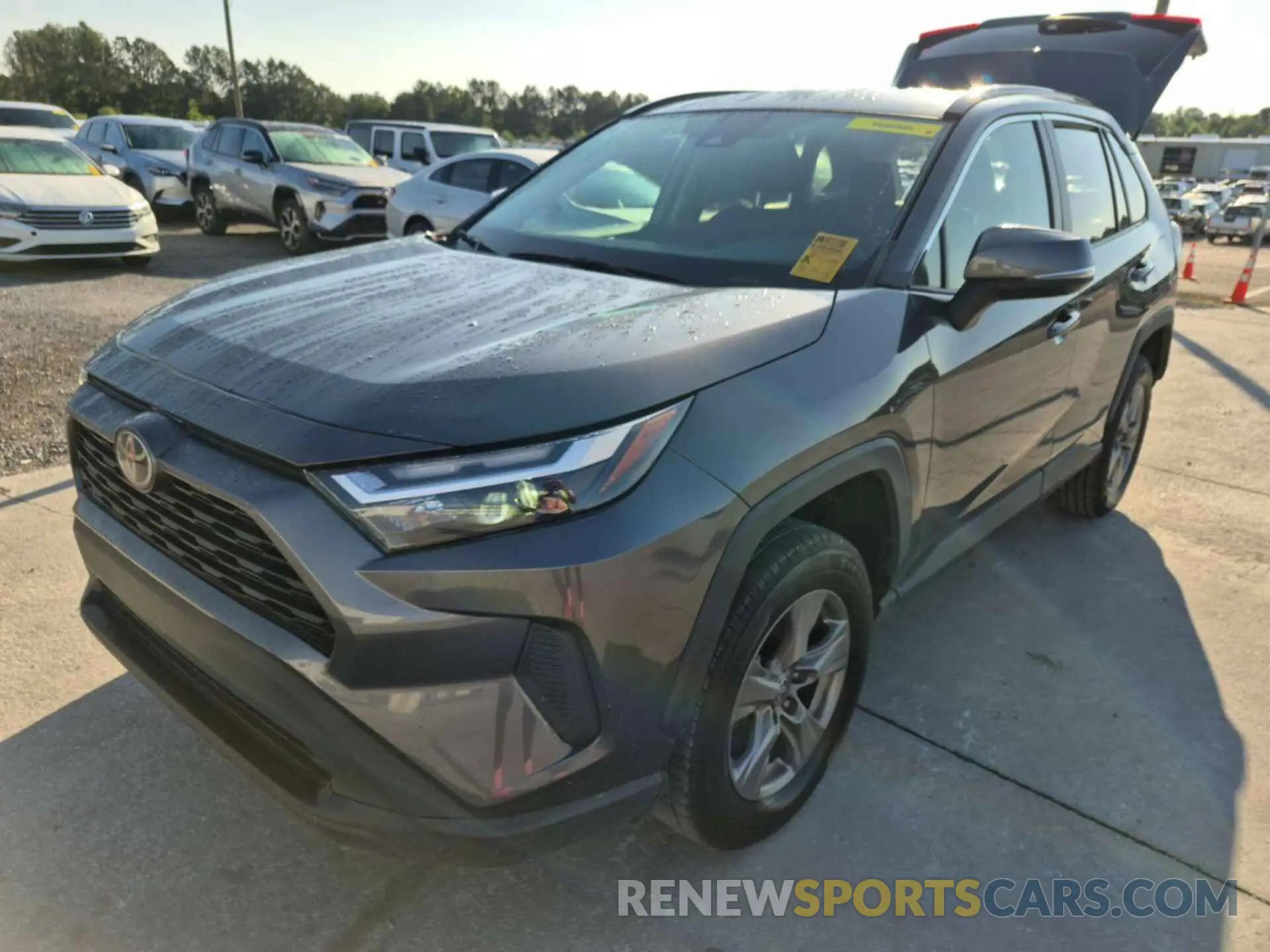 6 Photograph of a damaged car 2T3P1RFV7NC281592 TOYOTA RAV4 2022