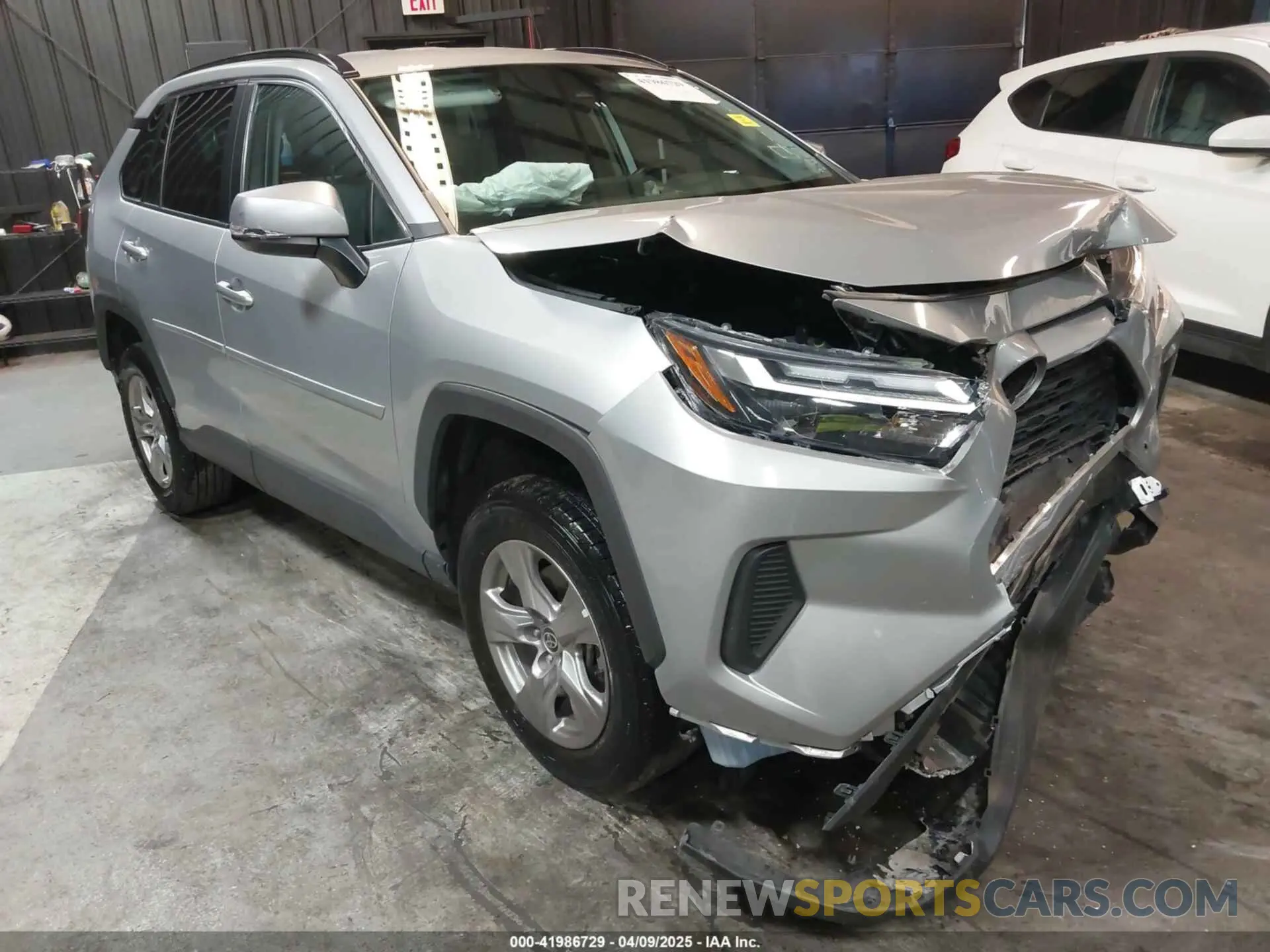1 Photograph of a damaged car 2T3P1RFV7NW271885 TOYOTA RAV4 2022