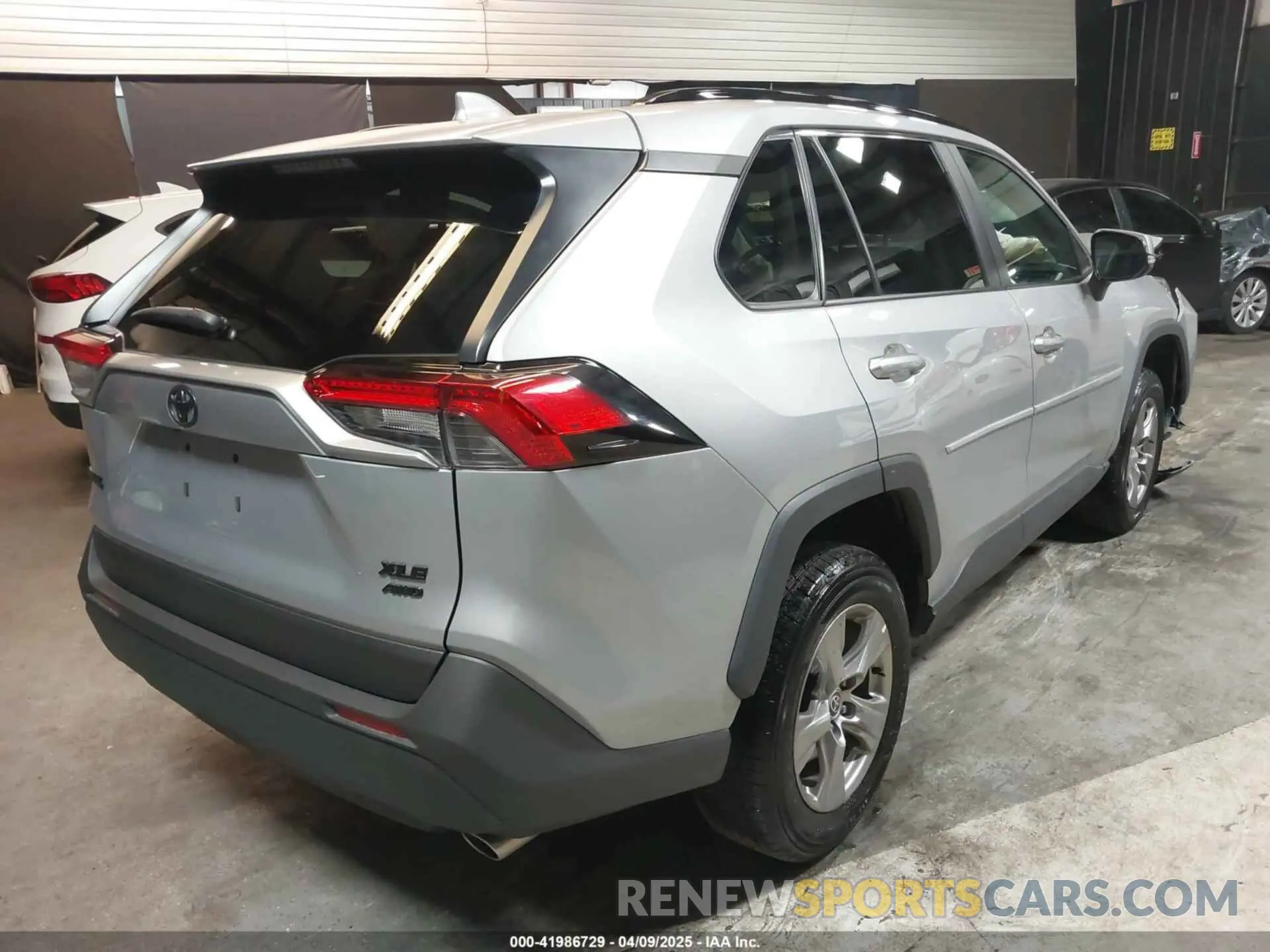 4 Photograph of a damaged car 2T3P1RFV7NW271885 TOYOTA RAV4 2022