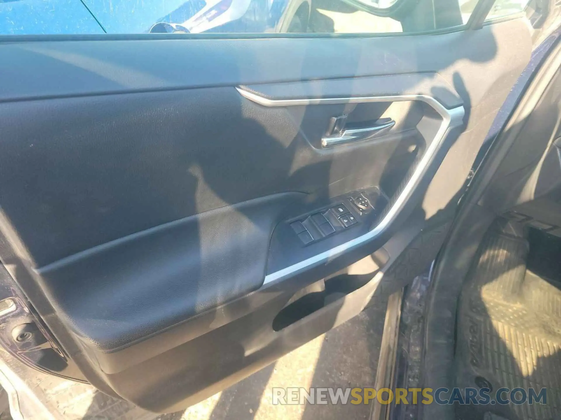 11 Photograph of a damaged car 2T3P1RFV7NW275452 TOYOTA RAV4 2022