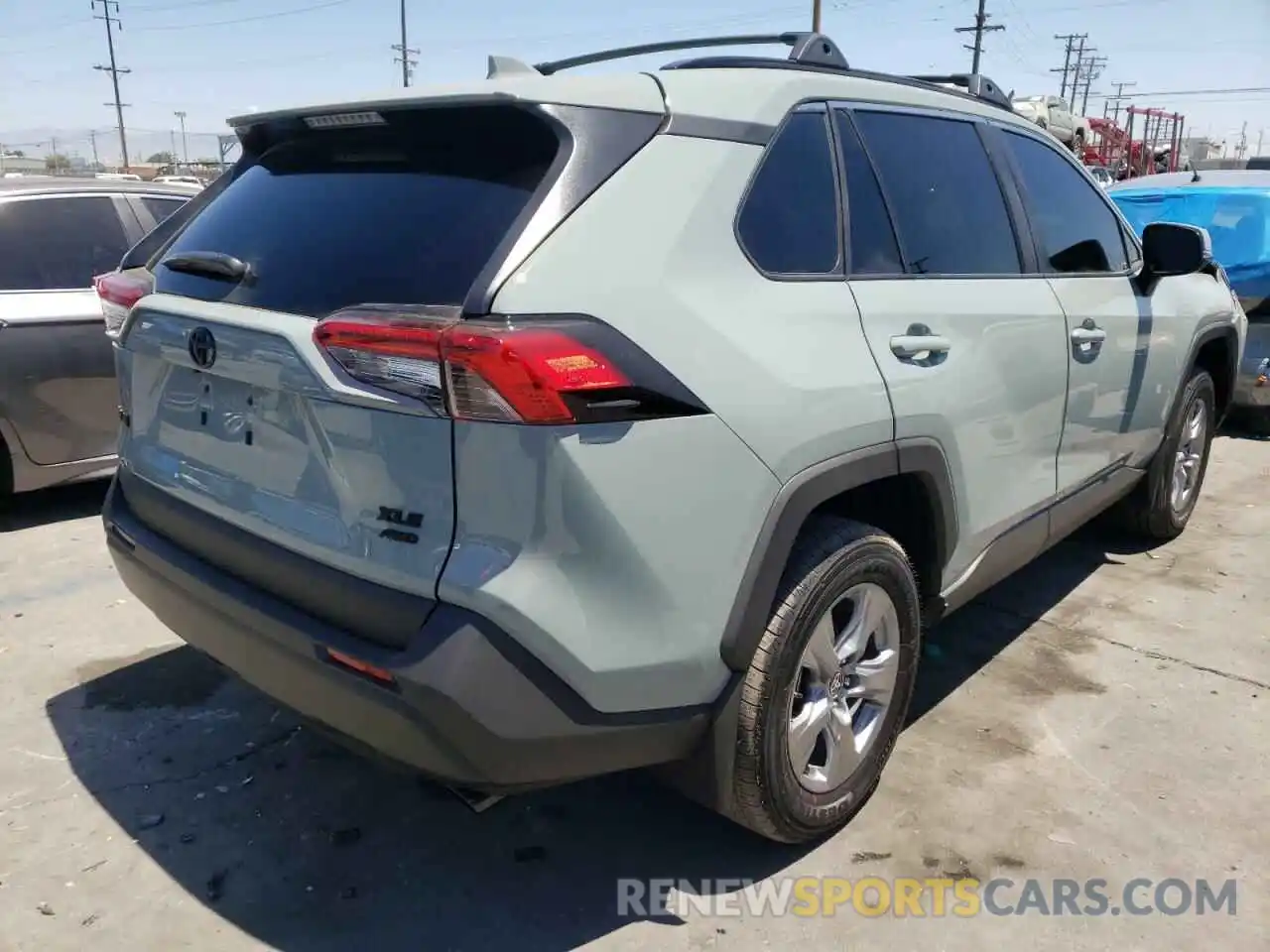 4 Photograph of a damaged car 2T3P1RFV7NW280392 TOYOTA RAV4 2022