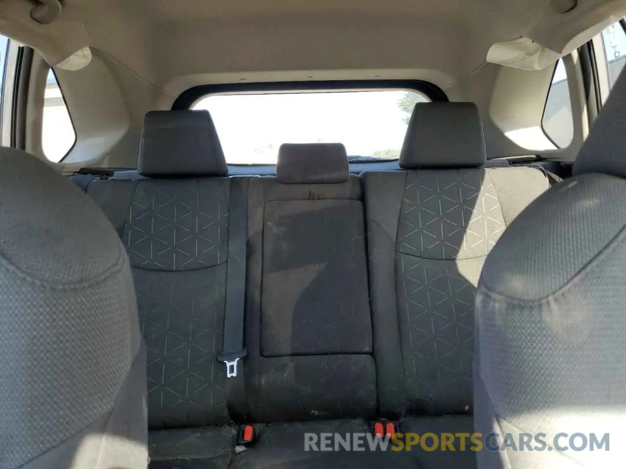 10 Photograph of a damaged car 2T3P1RFV8NC258533 TOYOTA RAV4 2022
