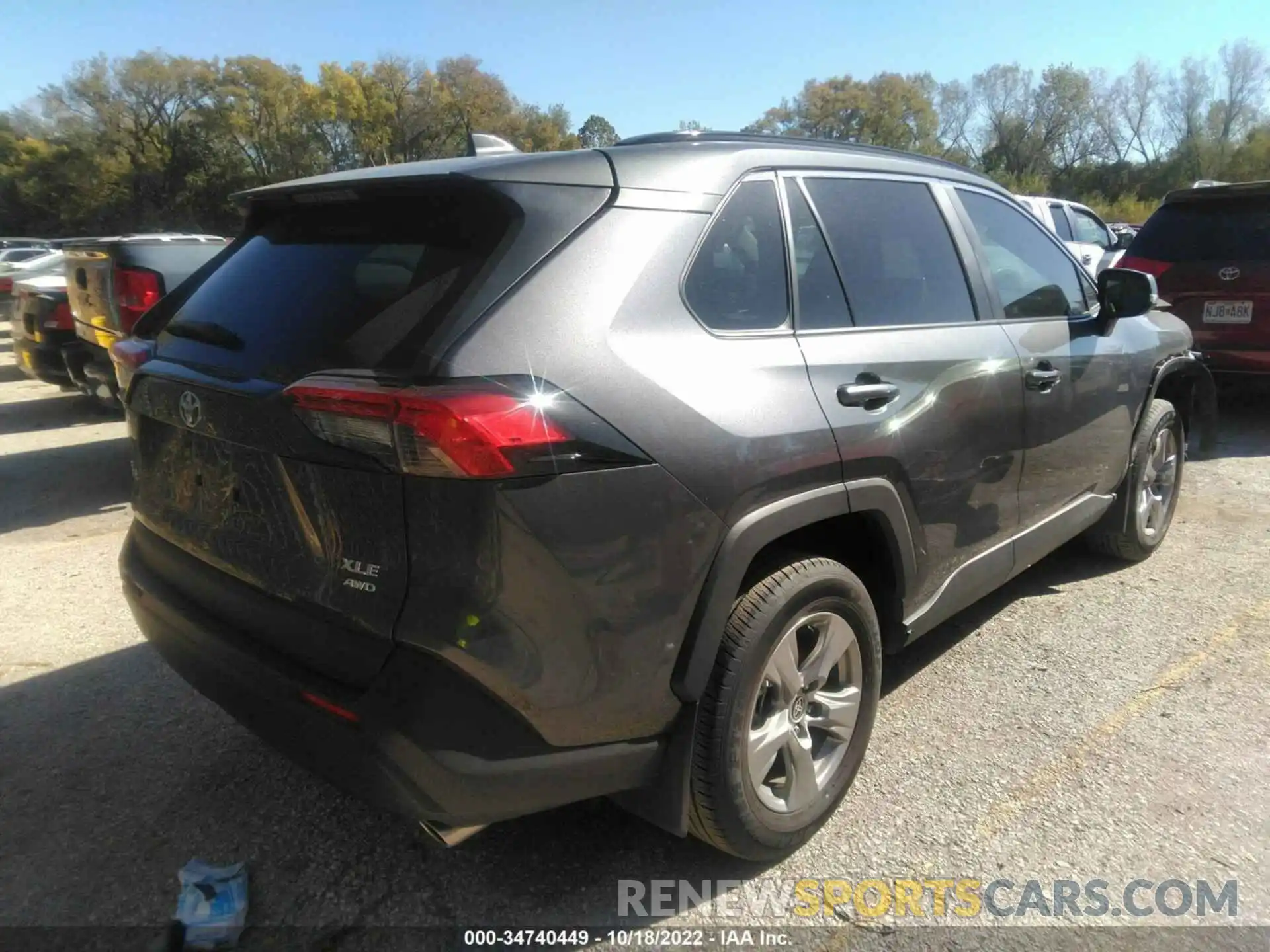 4 Photograph of a damaged car 2T3P1RFV8NC286705 TOYOTA RAV4 2022