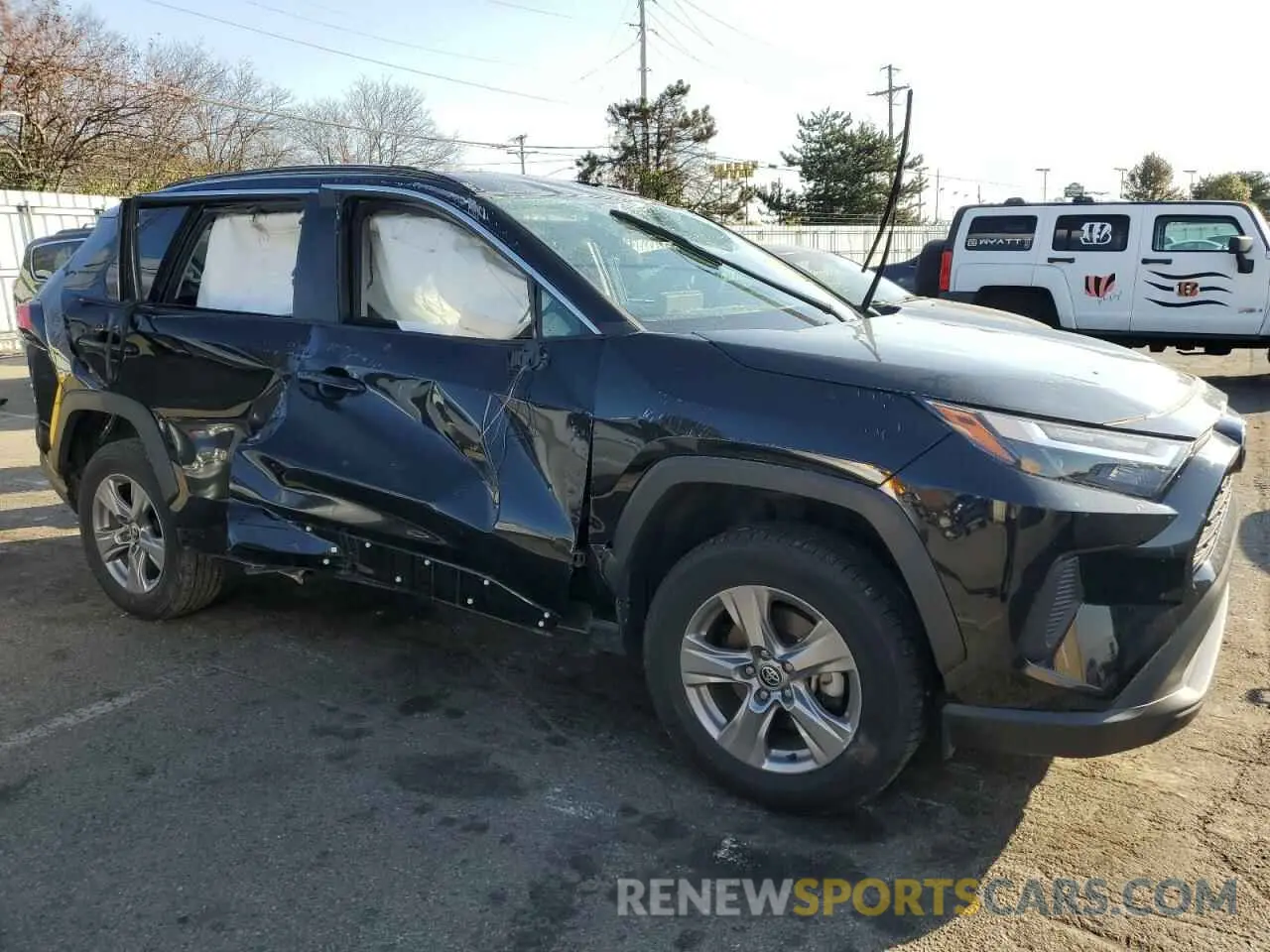 4 Photograph of a damaged car 2T3P1RFV8NW265609 TOYOTA RAV4 2022