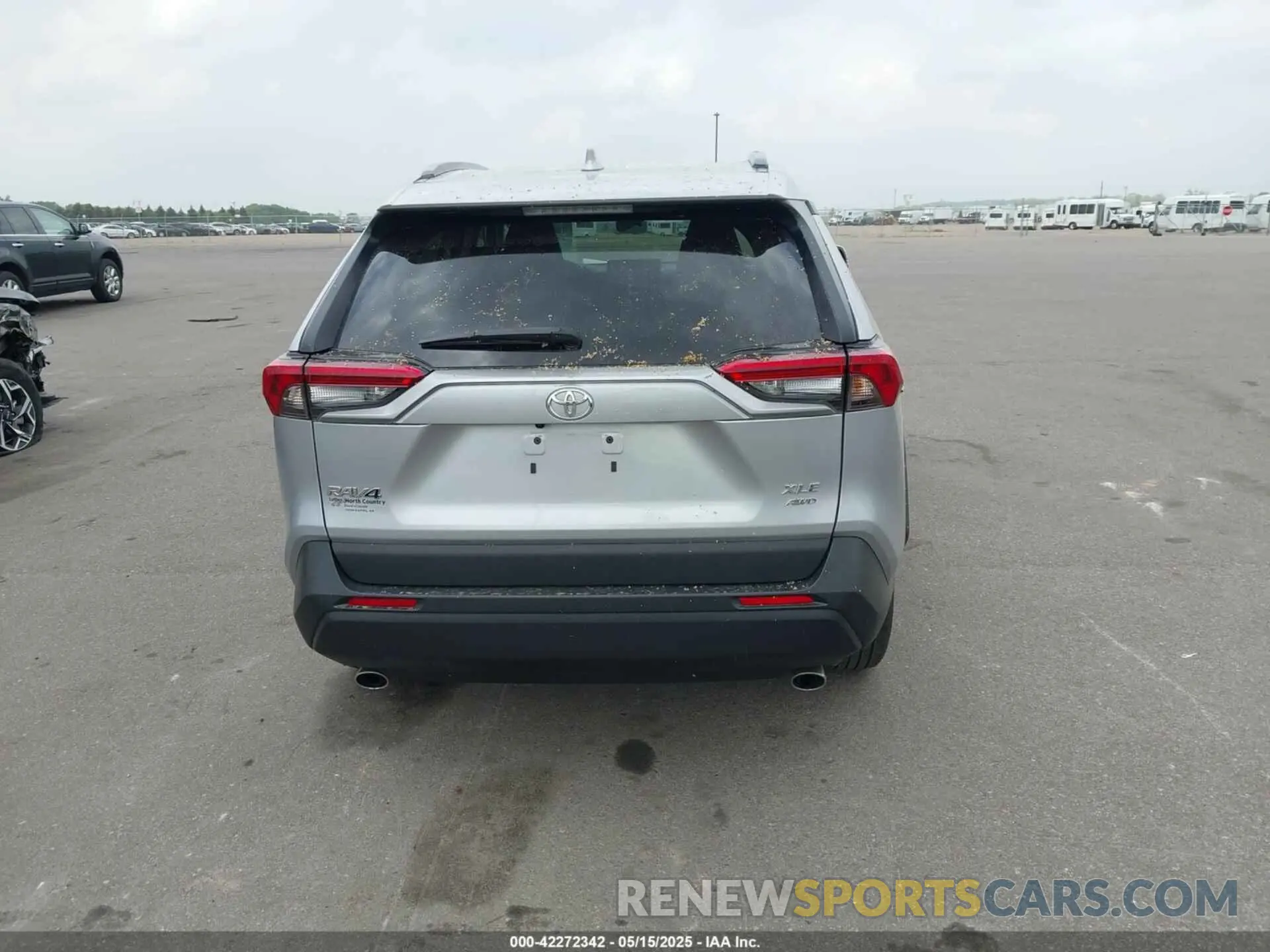 16 Photograph of a damaged car 2T3P1RFV8NW299856 TOYOTA RAV4 2022